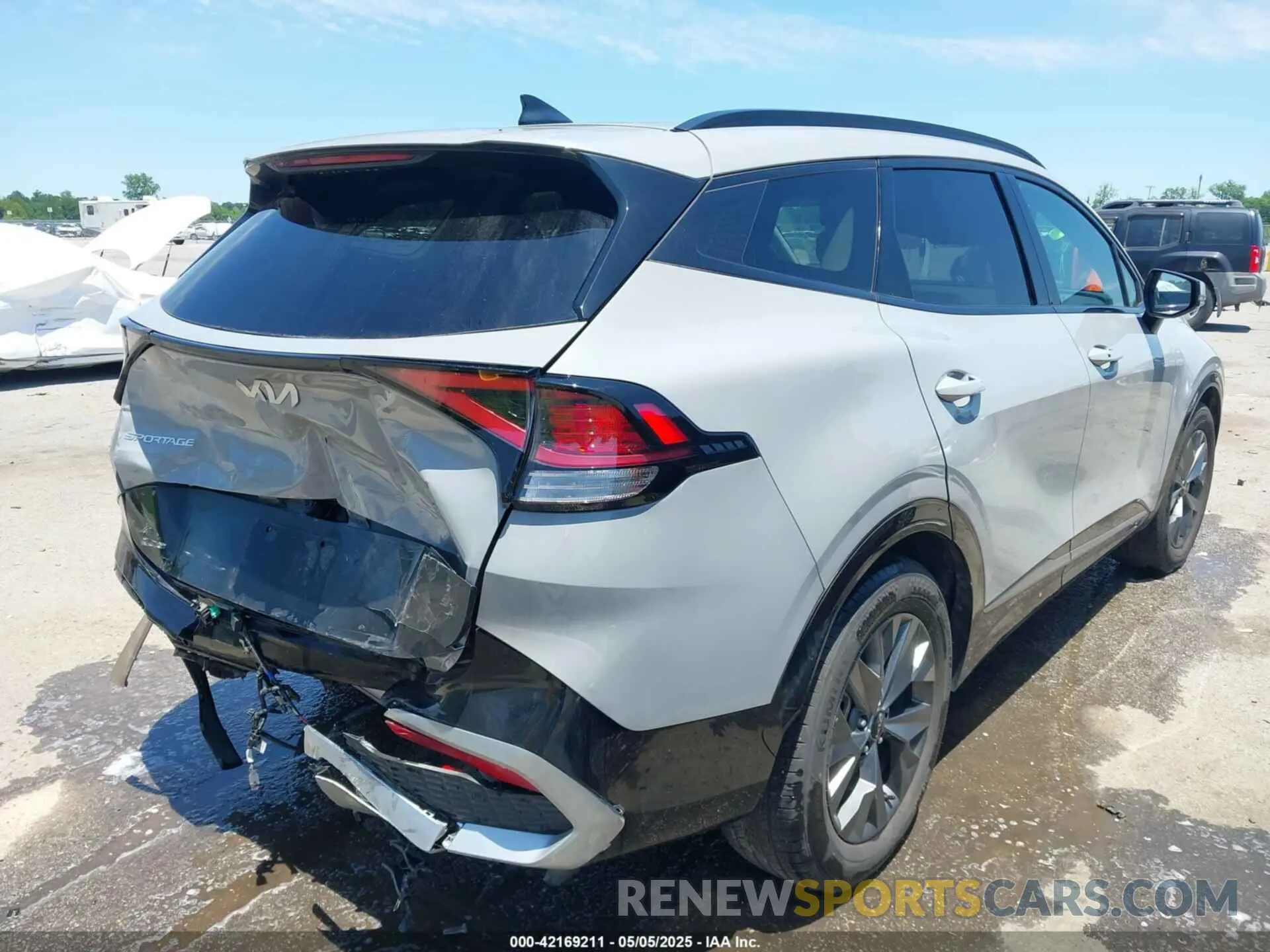 4 Photograph of a damaged car 5XYK43DFXRG211078 KIA SPORTAGE 2024