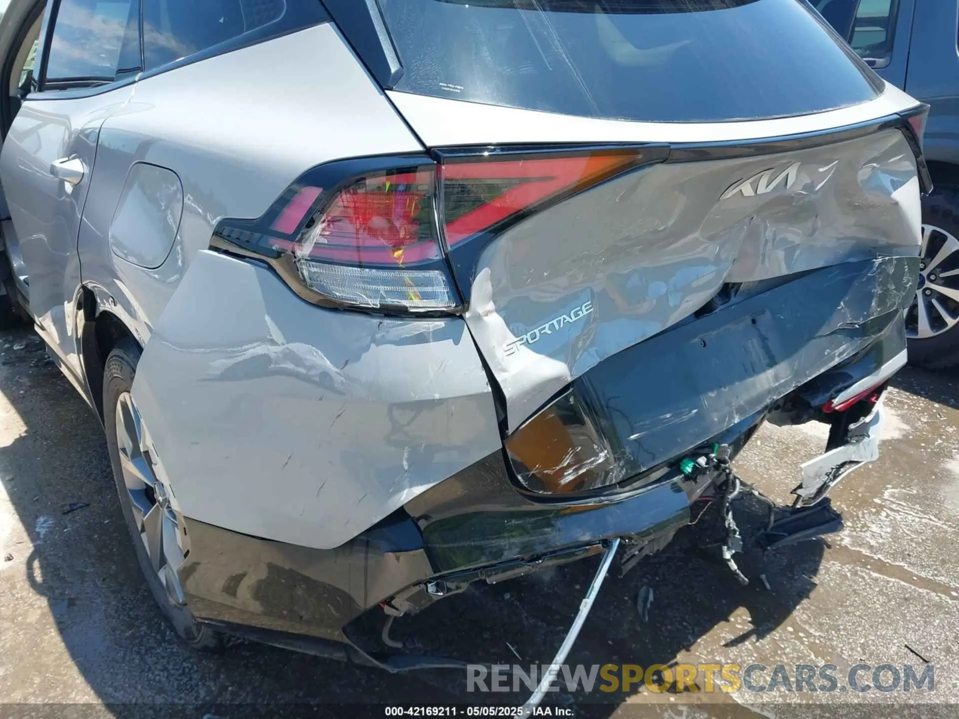 6 Photograph of a damaged car 5XYK43DFXRG211078 KIA SPORTAGE 2024