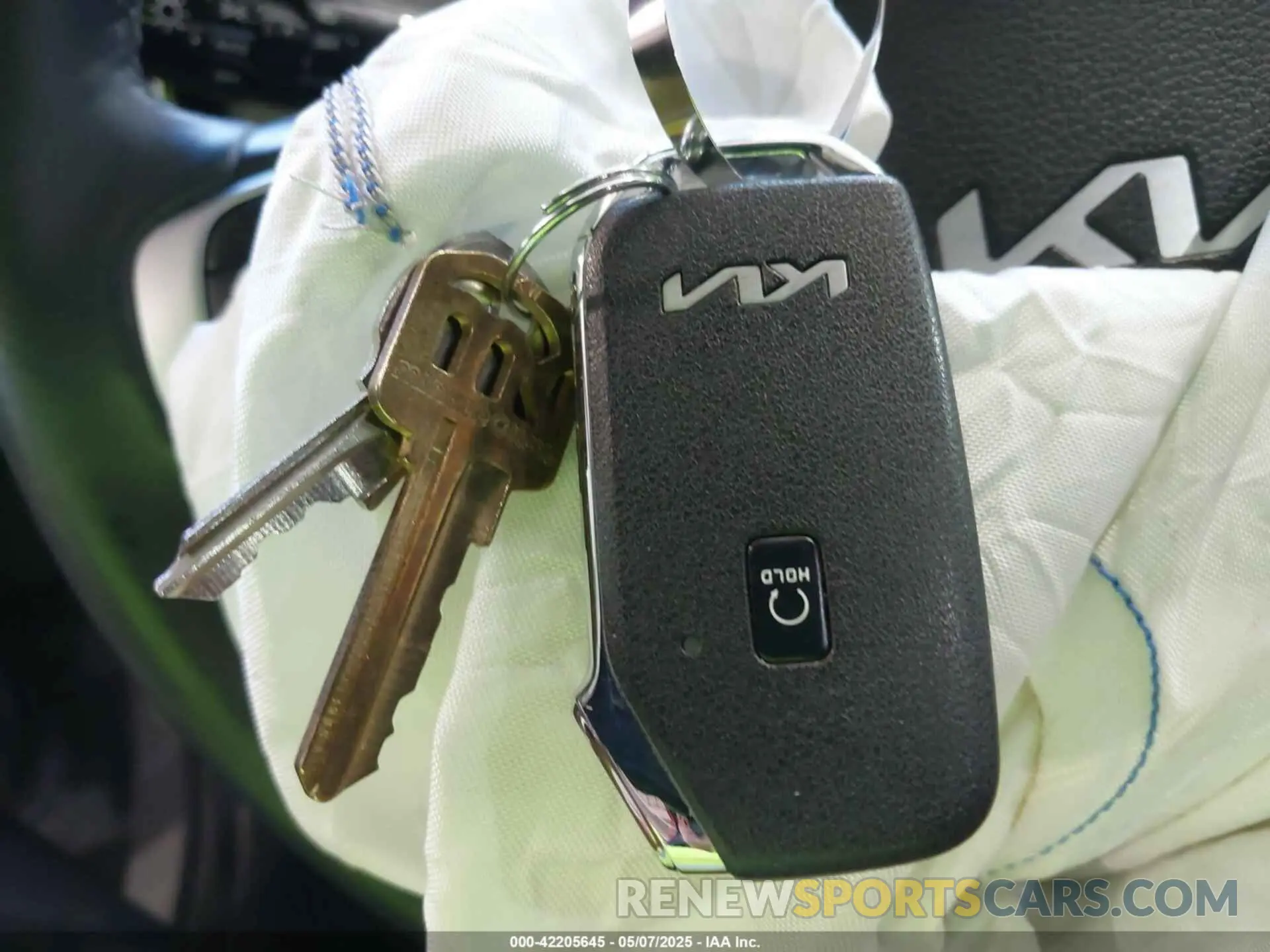 11 Photograph of a damaged car 5XYK53DF2RG180390 KIA SPORTAGE 2024