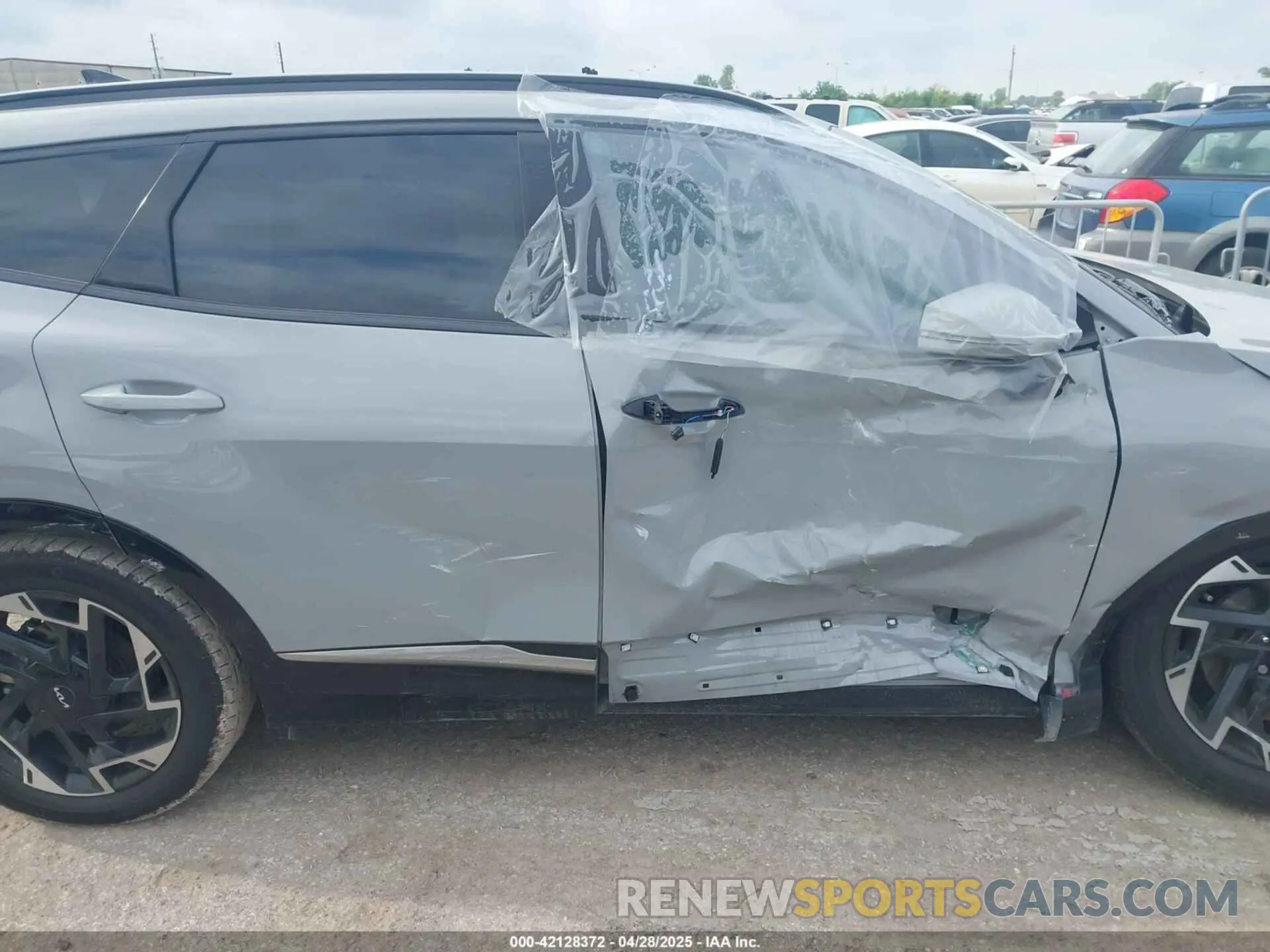 13 Photograph of a damaged car 5XYK53DF3RG167390 KIA SPORTAGE 2024
