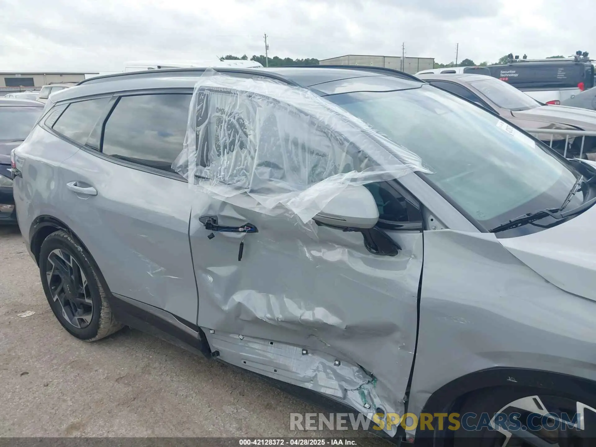 6 Photograph of a damaged car 5XYK53DF3RG167390 KIA SPORTAGE 2024