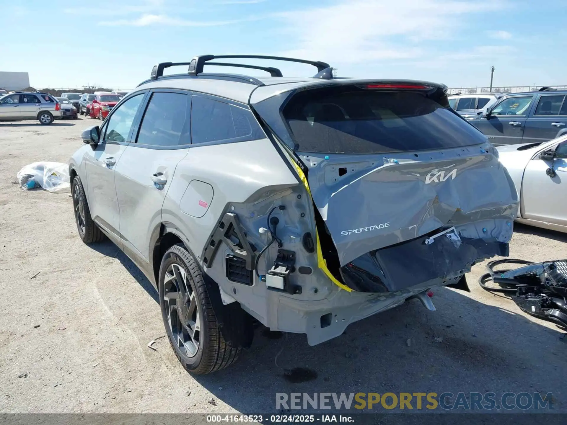 3 Photograph of a damaged car 5XYK53DF3RG233940 KIA SPORTAGE 2024