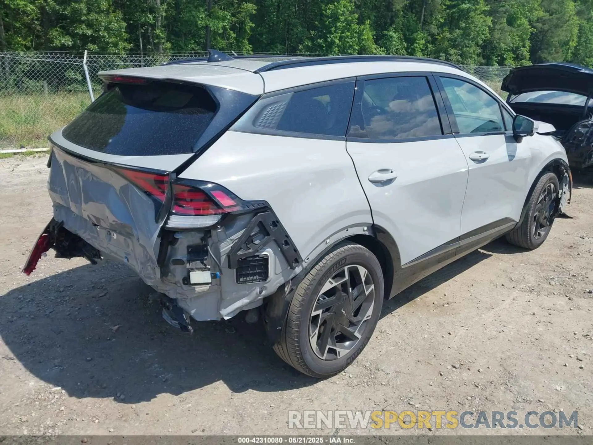 4 Photograph of a damaged car 5XYK53DF5RG139896 KIA SPORTAGE 2024