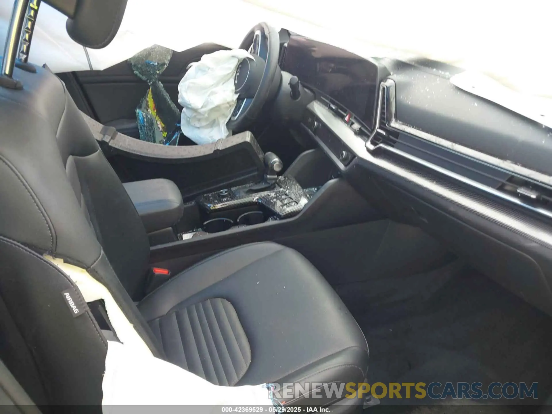 5 Photograph of a damaged car 5XYK53DFXRG160873 KIA SPORTAGE 2024