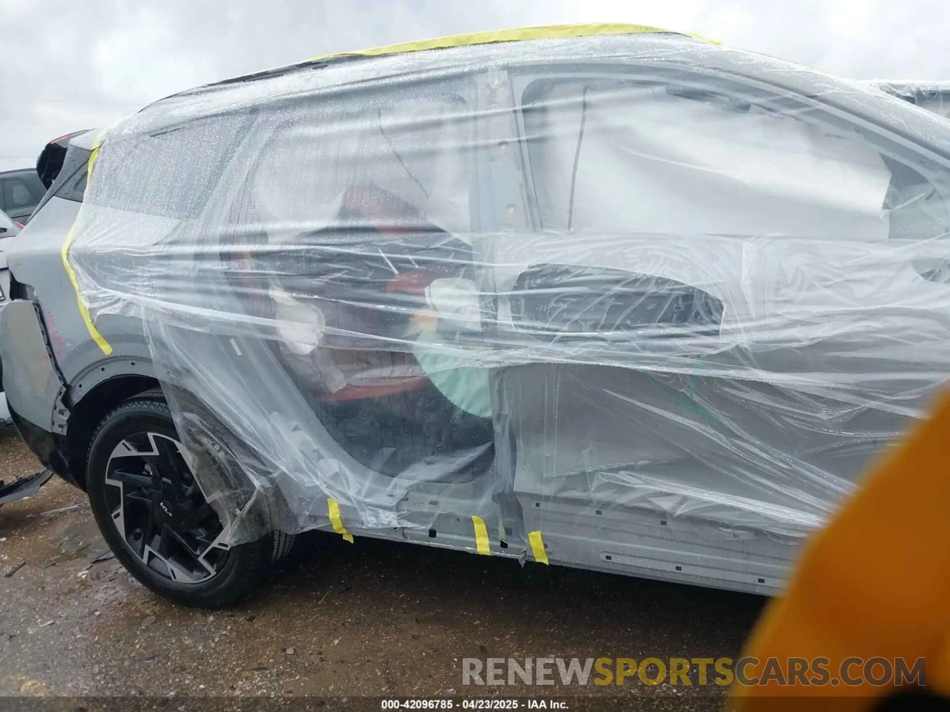 14 Photograph of a damaged car 5XYK53DFXRG174997 KIA SPORTAGE 2024