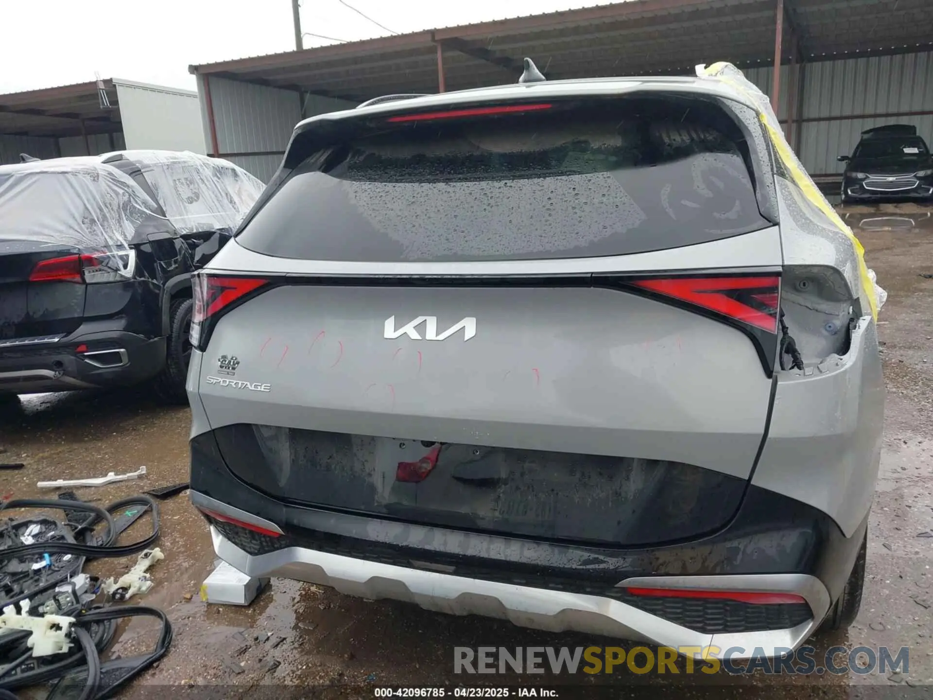17 Photograph of a damaged car 5XYK53DFXRG174997 KIA SPORTAGE 2024