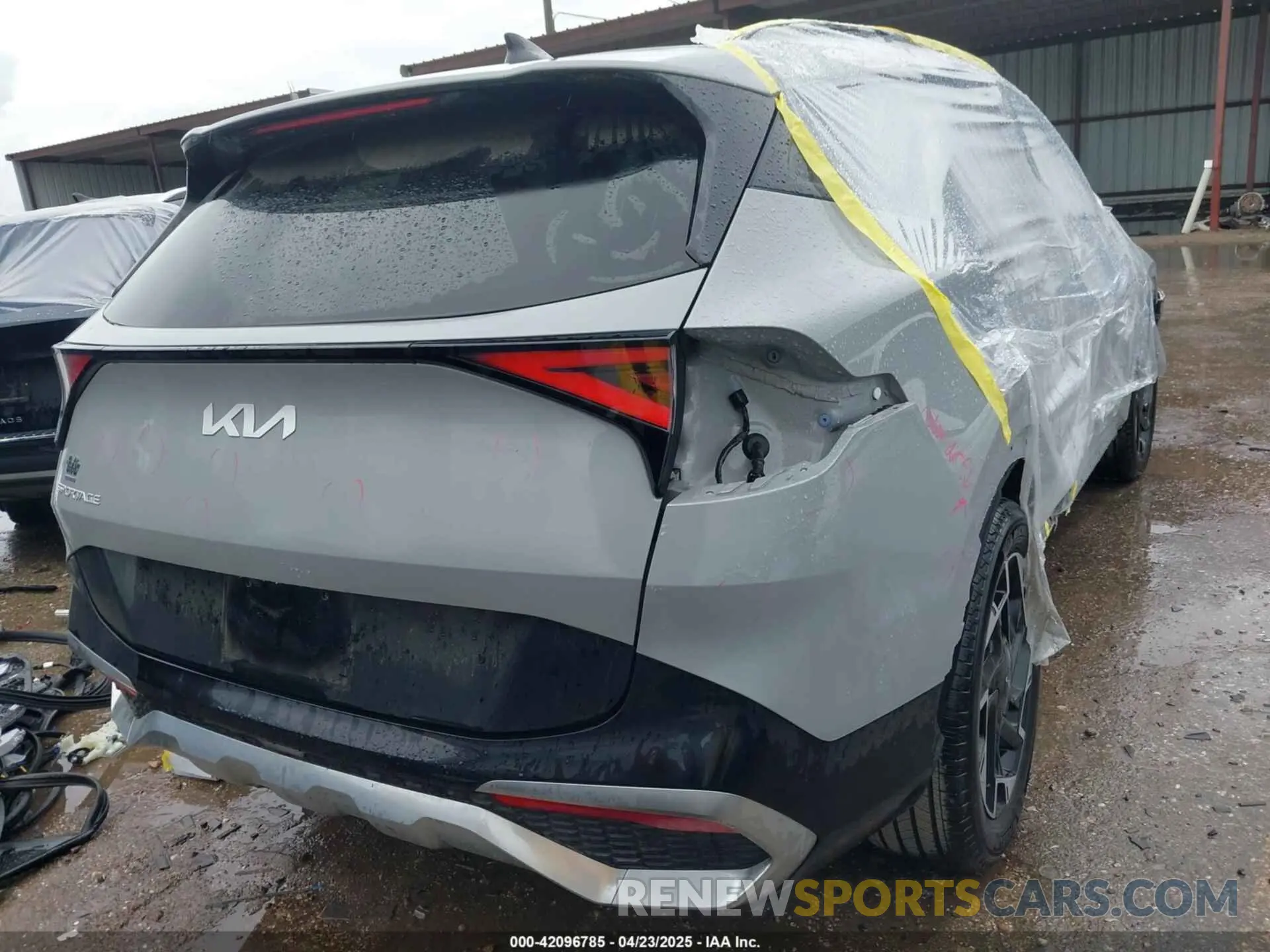 4 Photograph of a damaged car 5XYK53DFXRG174997 KIA SPORTAGE 2024