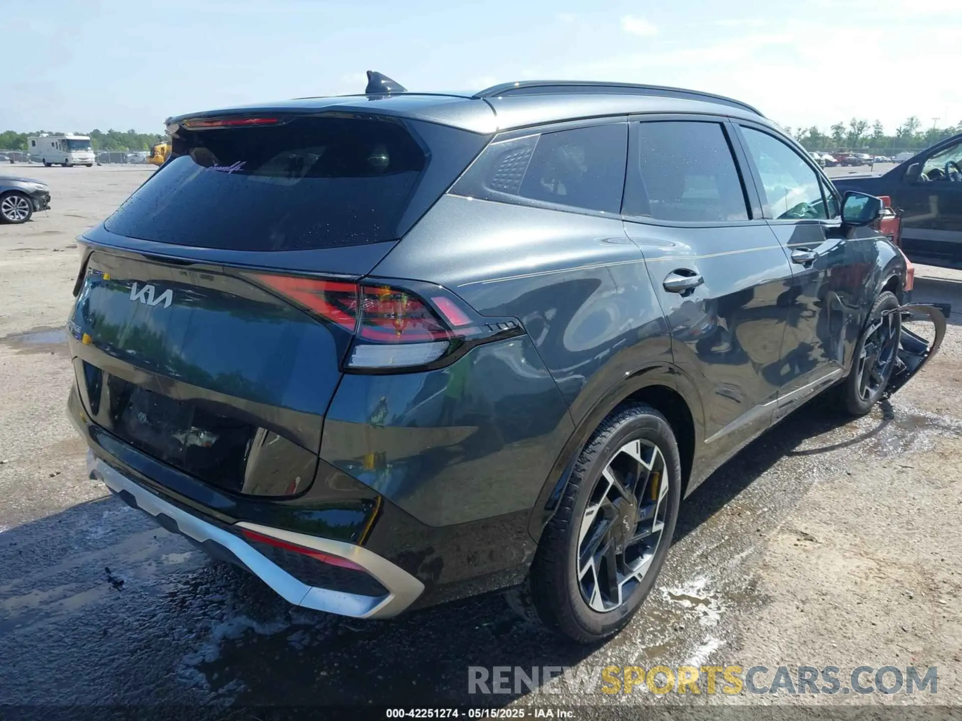 4 Photograph of a damaged car 5XYK53DFXRG206217 KIA SPORTAGE 2024