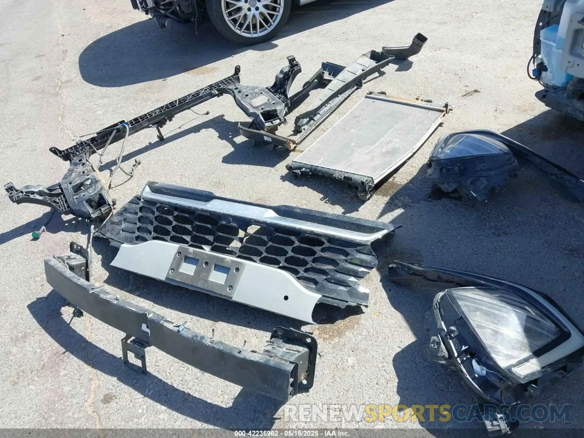 12 Photograph of a damaged car 5XYK5CDF1RG143931 KIA SPORTAGE 2024
