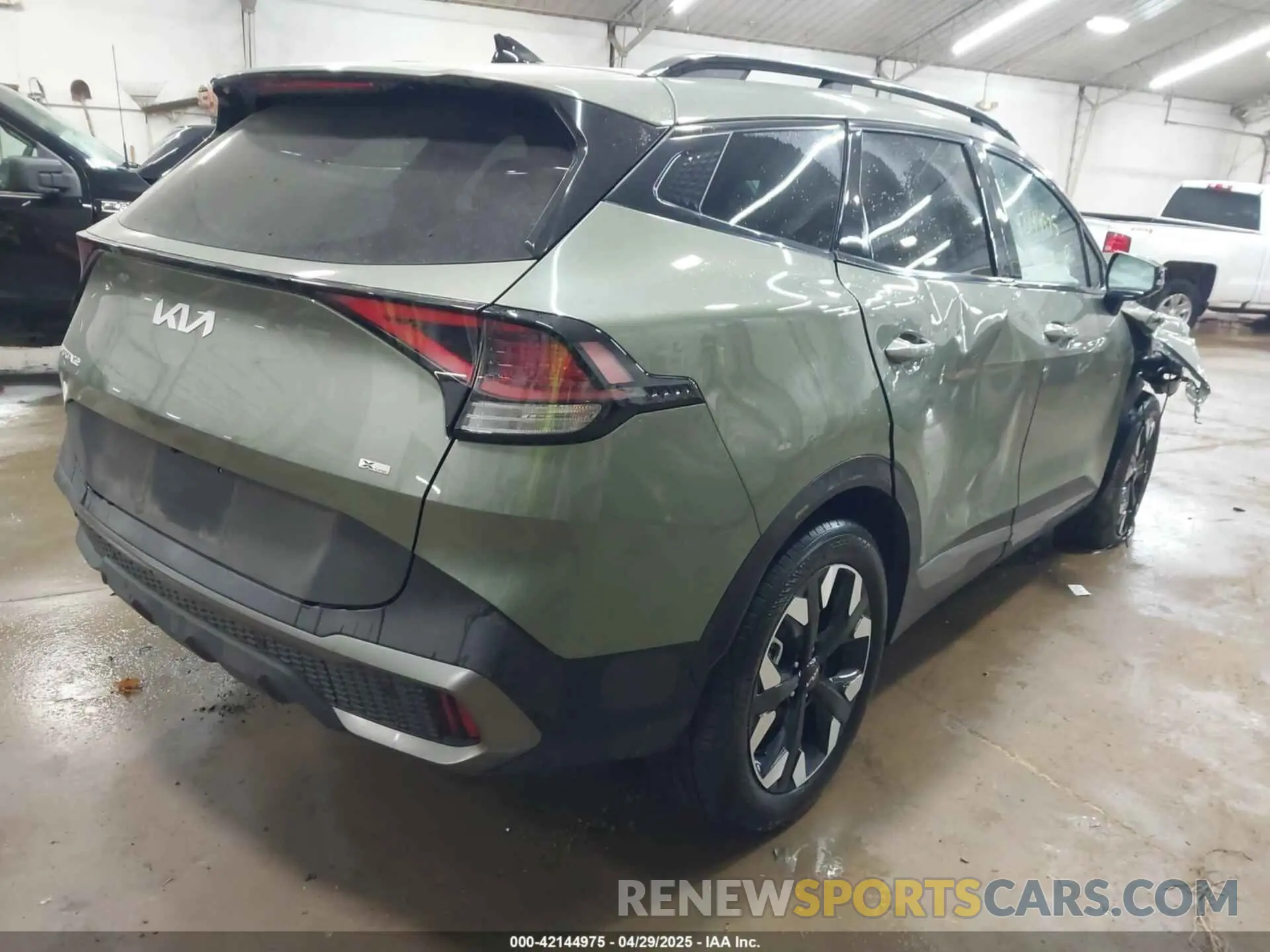 4 Photograph of a damaged car 5XYK6CDF3RG181223 KIA SPORTAGE 2024