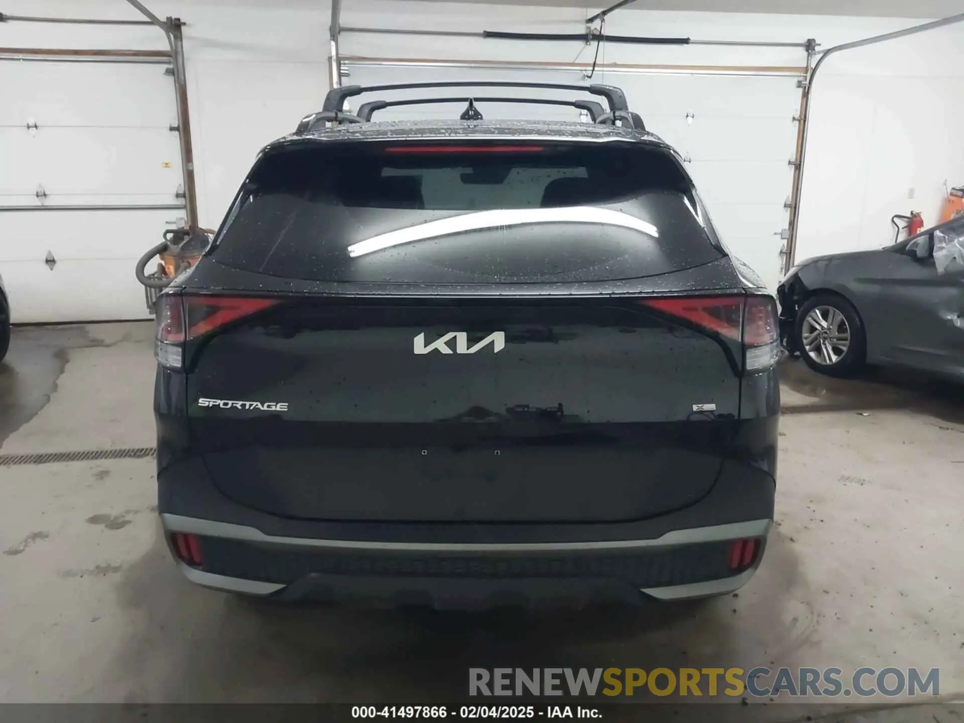 17 Photograph of a damaged car 5XYK6CDF4RG161370 KIA SPORTAGE 2024