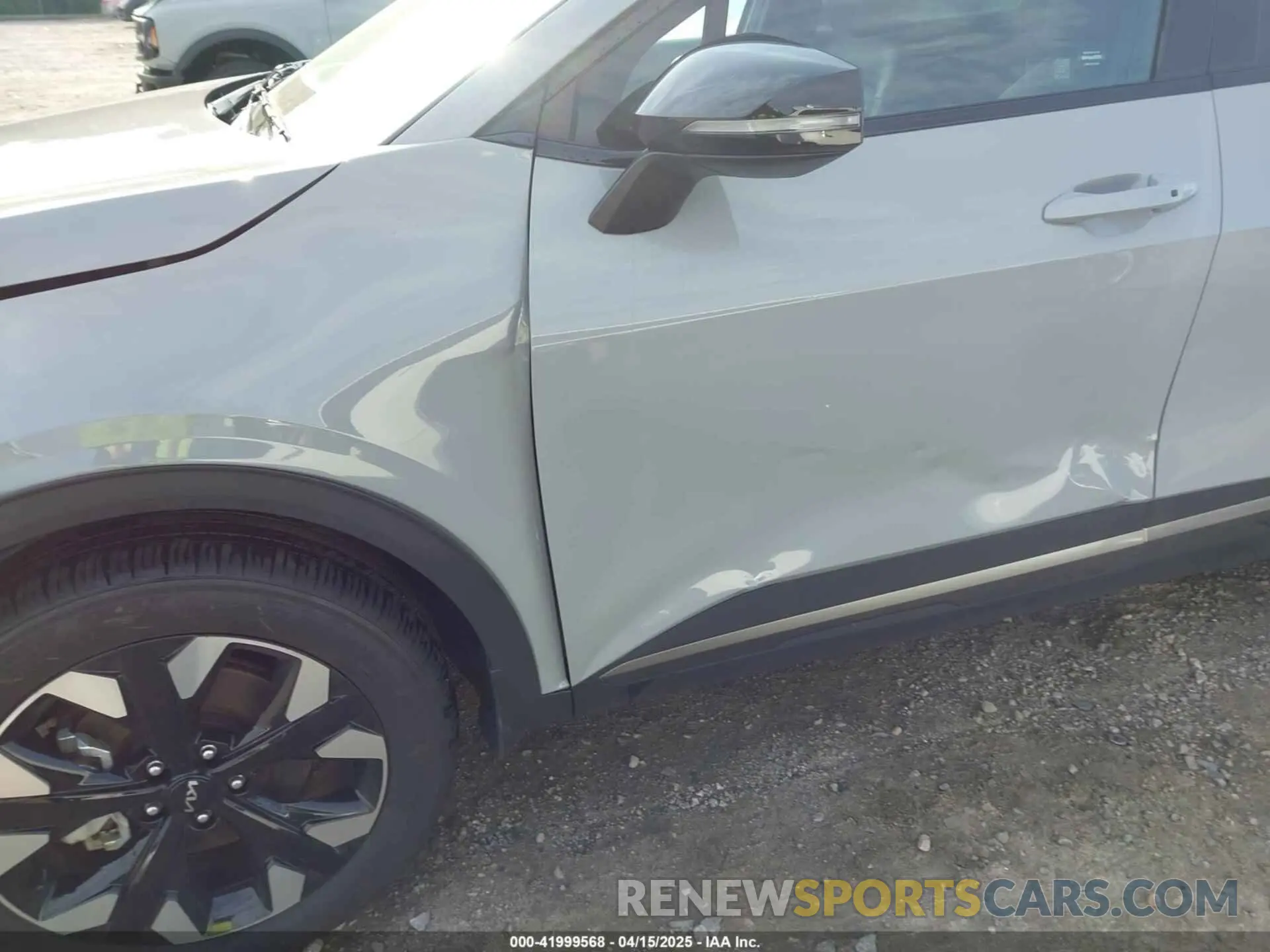17 Photograph of a damaged car 5XYK6CDF5RG190666 KIA SPORTAGE 2024