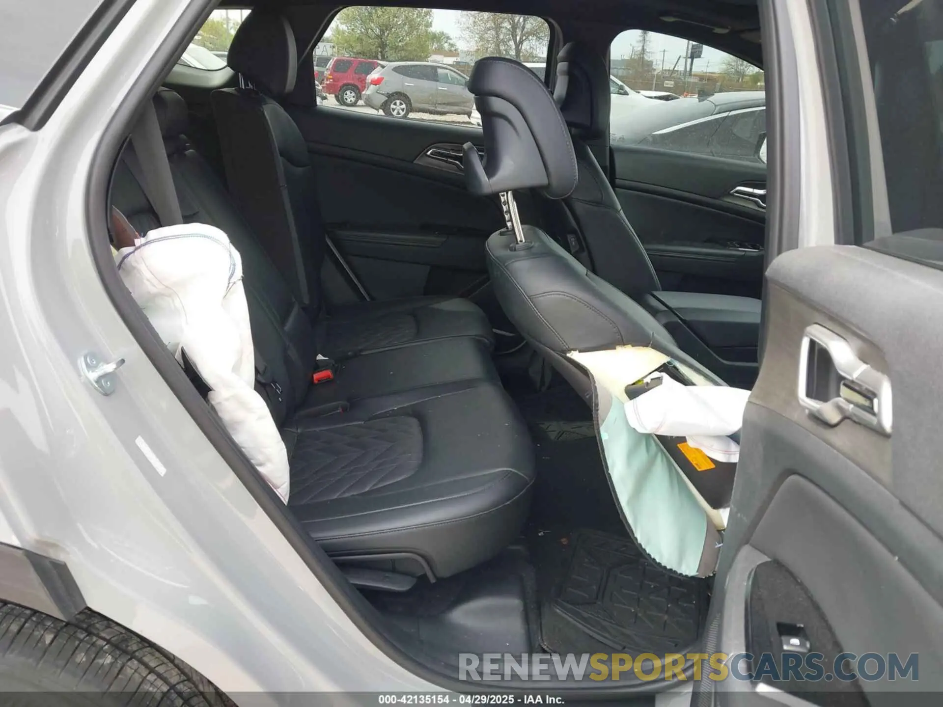 8 Photograph of a damaged car 5XYK6CDF6RG154968 KIA SPORTAGE 2024
