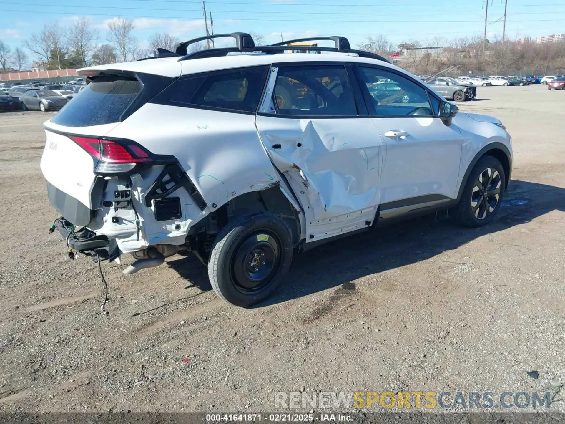 4 Photograph of a damaged car 5XYK6CDF6RG223500 KIA SPORTAGE 2024