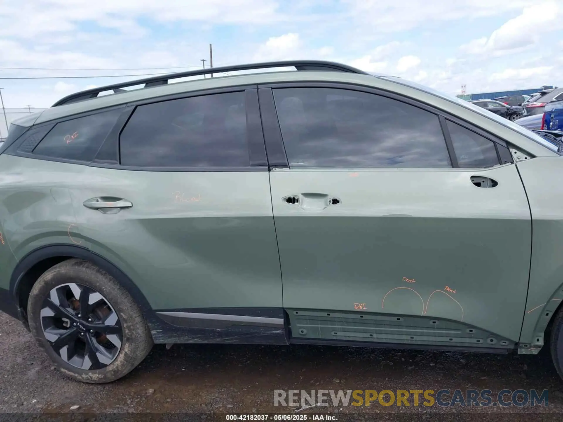 12 Photograph of a damaged car 5XYK6CDF8RG142417 KIA SPORTAGE 2024