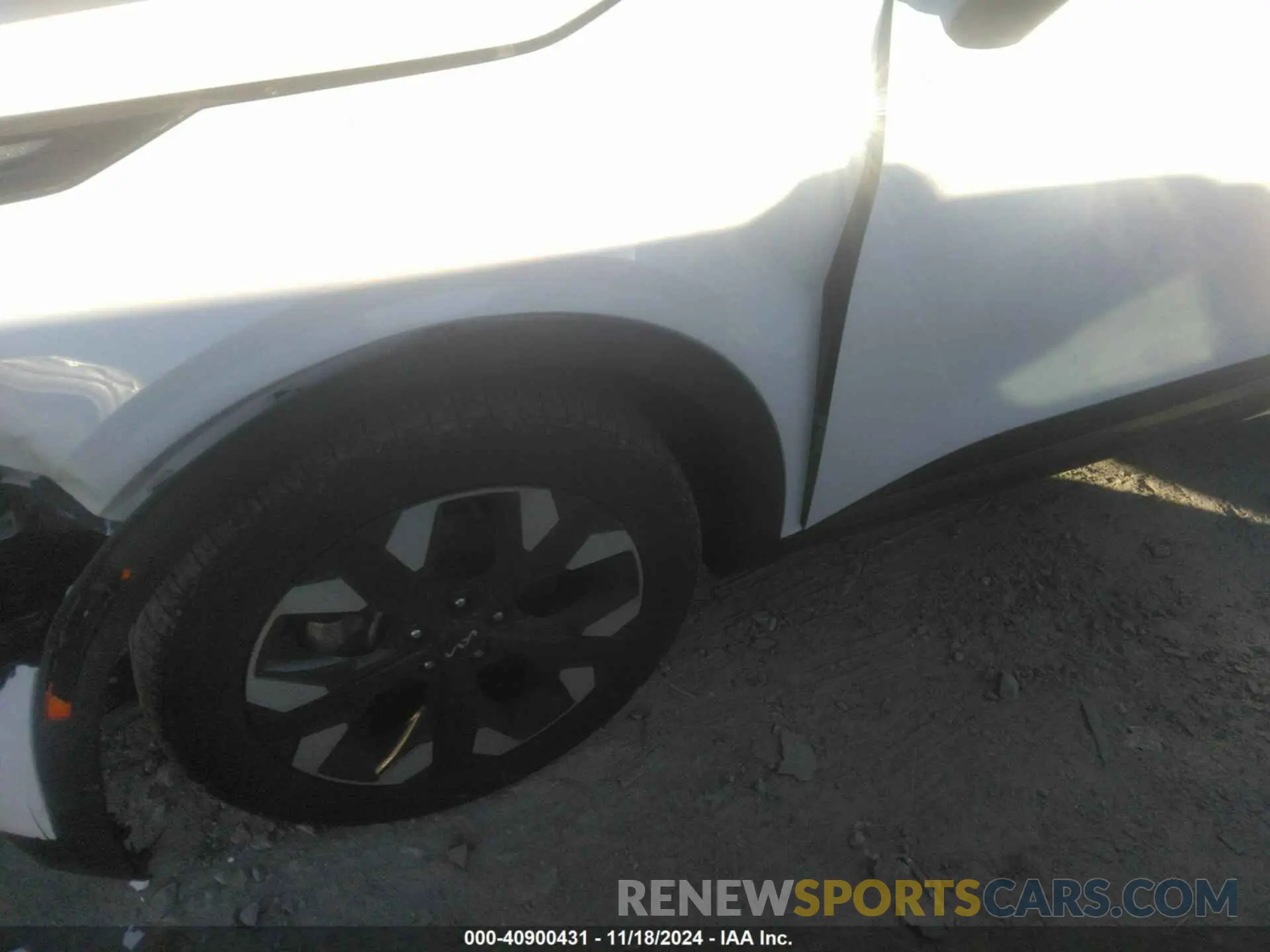 17 Photograph of a damaged car 5XYK6CDF9RG162854 KIA SPORTAGE 2024