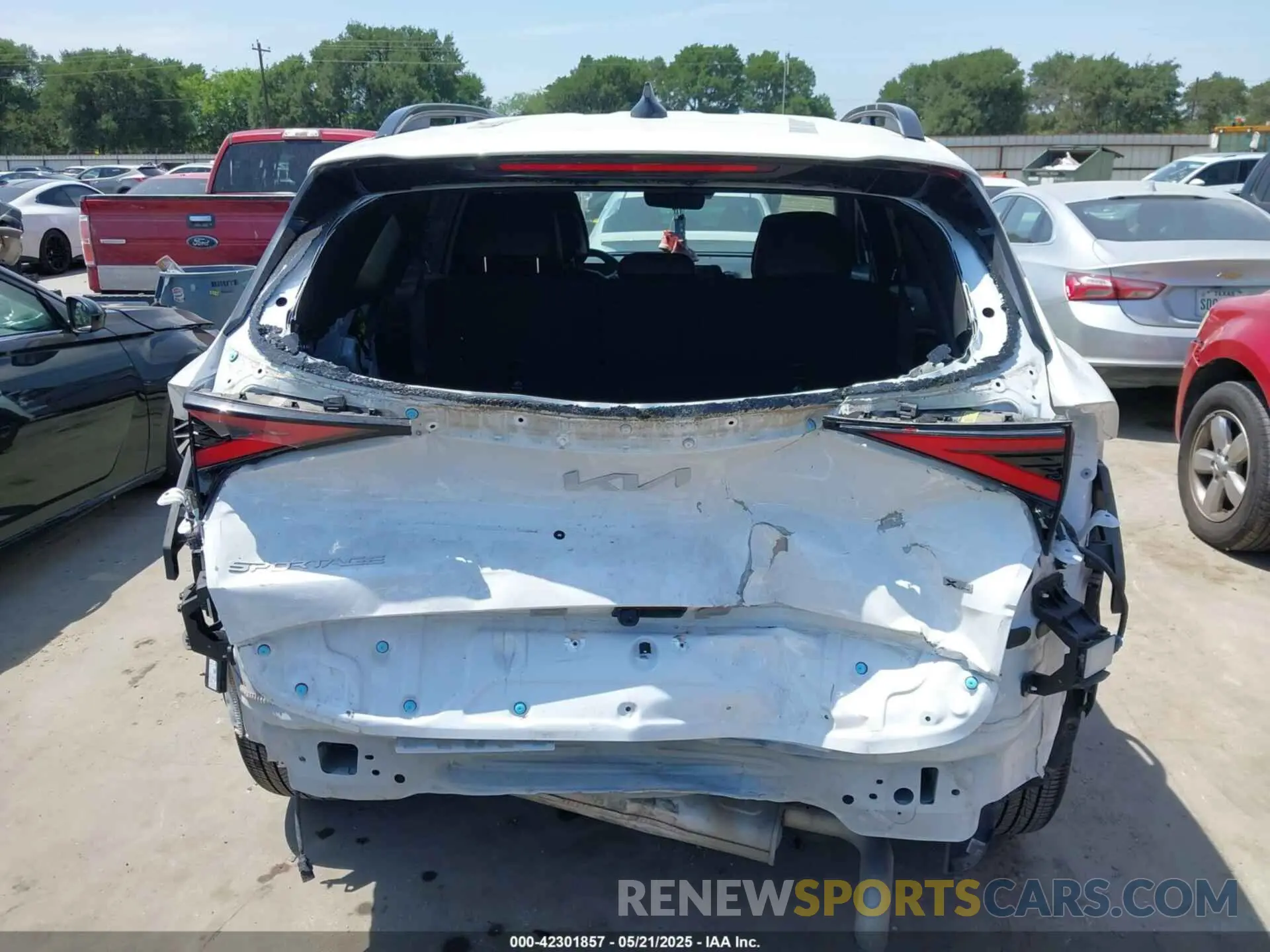 17 Photograph of a damaged car 5XYK6CDF9RG174549 KIA SPORTAGE 2024