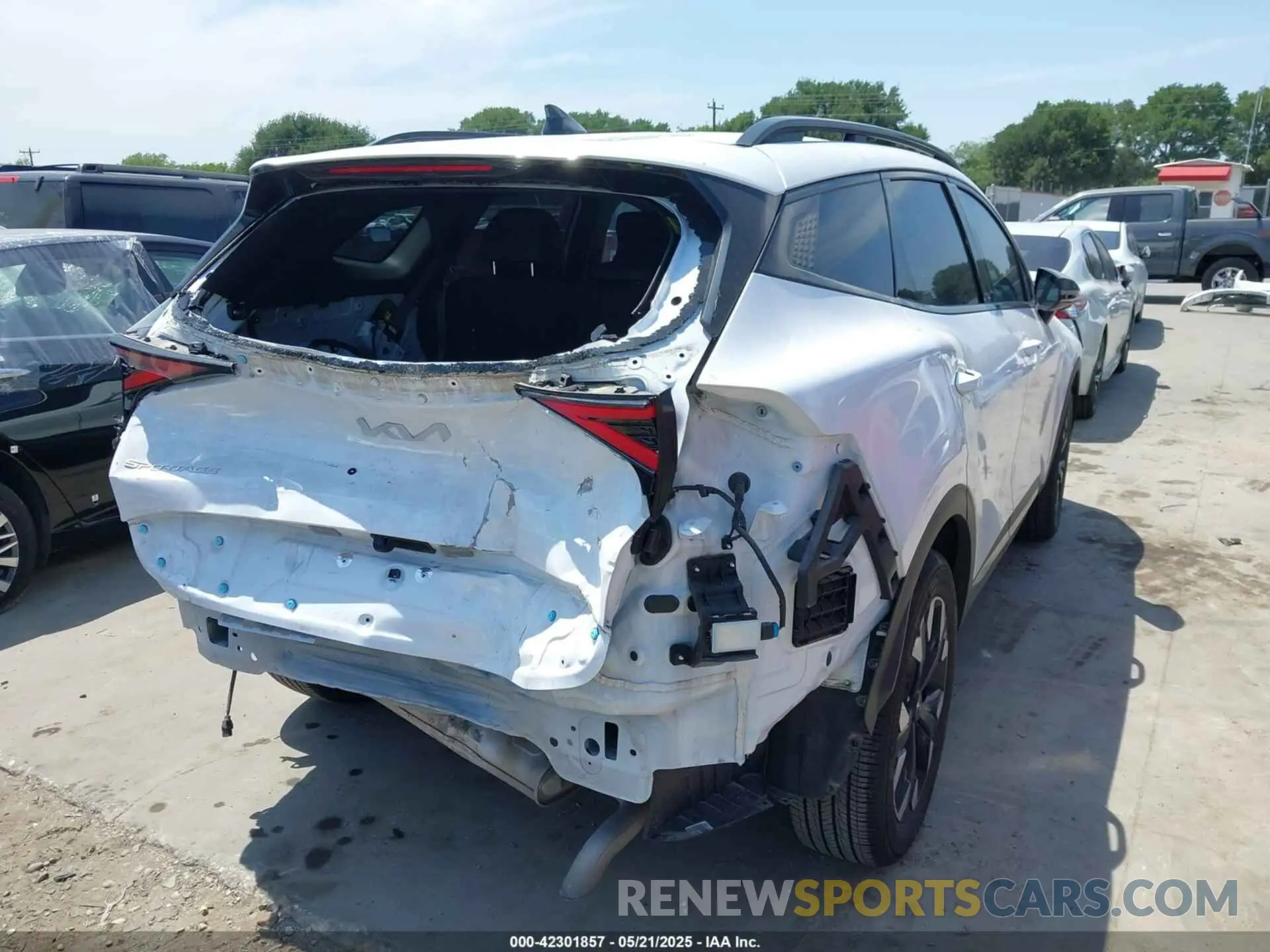 4 Photograph of a damaged car 5XYK6CDF9RG174549 KIA SPORTAGE 2024