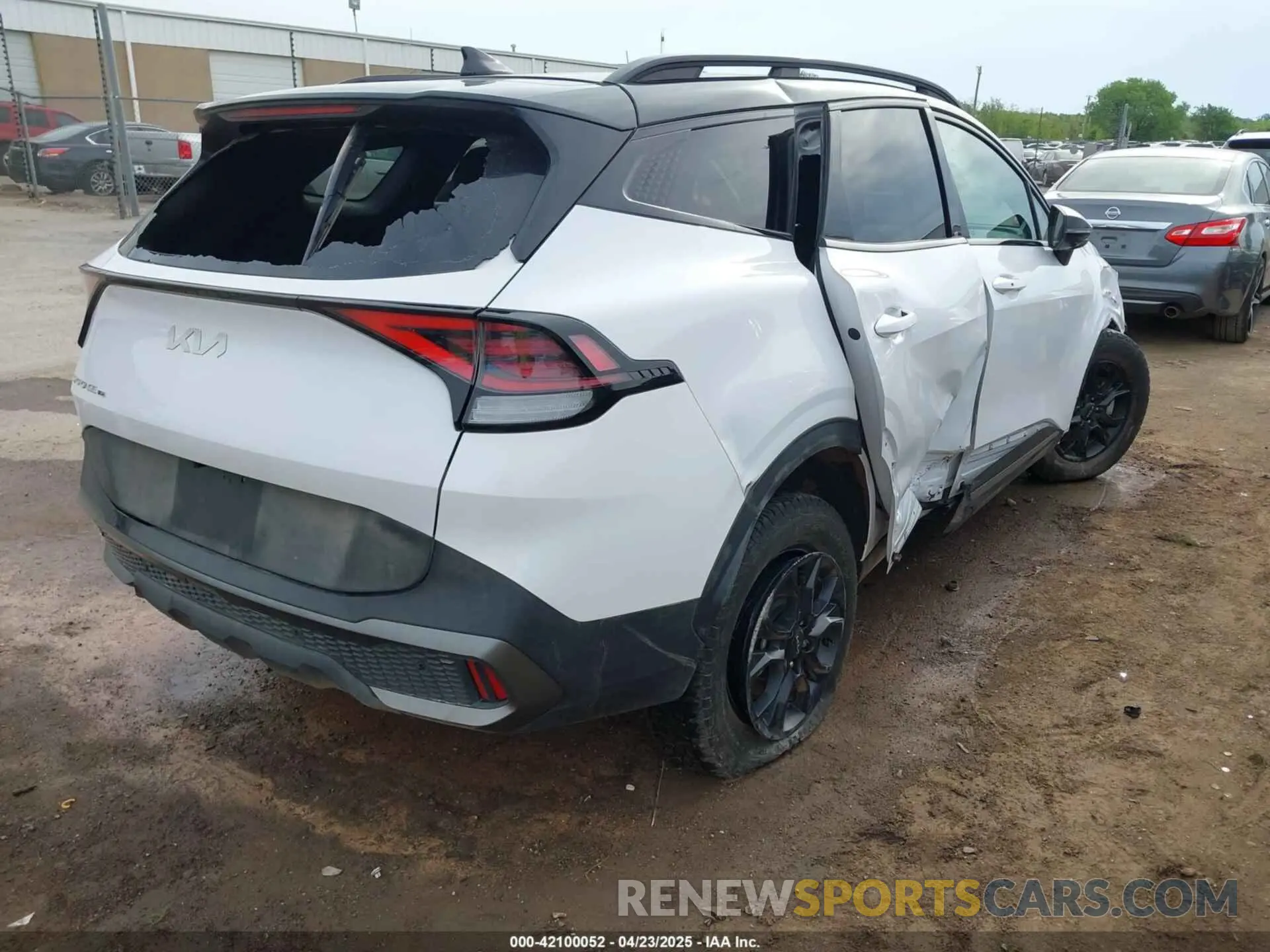 4 Photograph of a damaged car 5XYK7CDF1RG223496 KIA SPORTAGE 2024