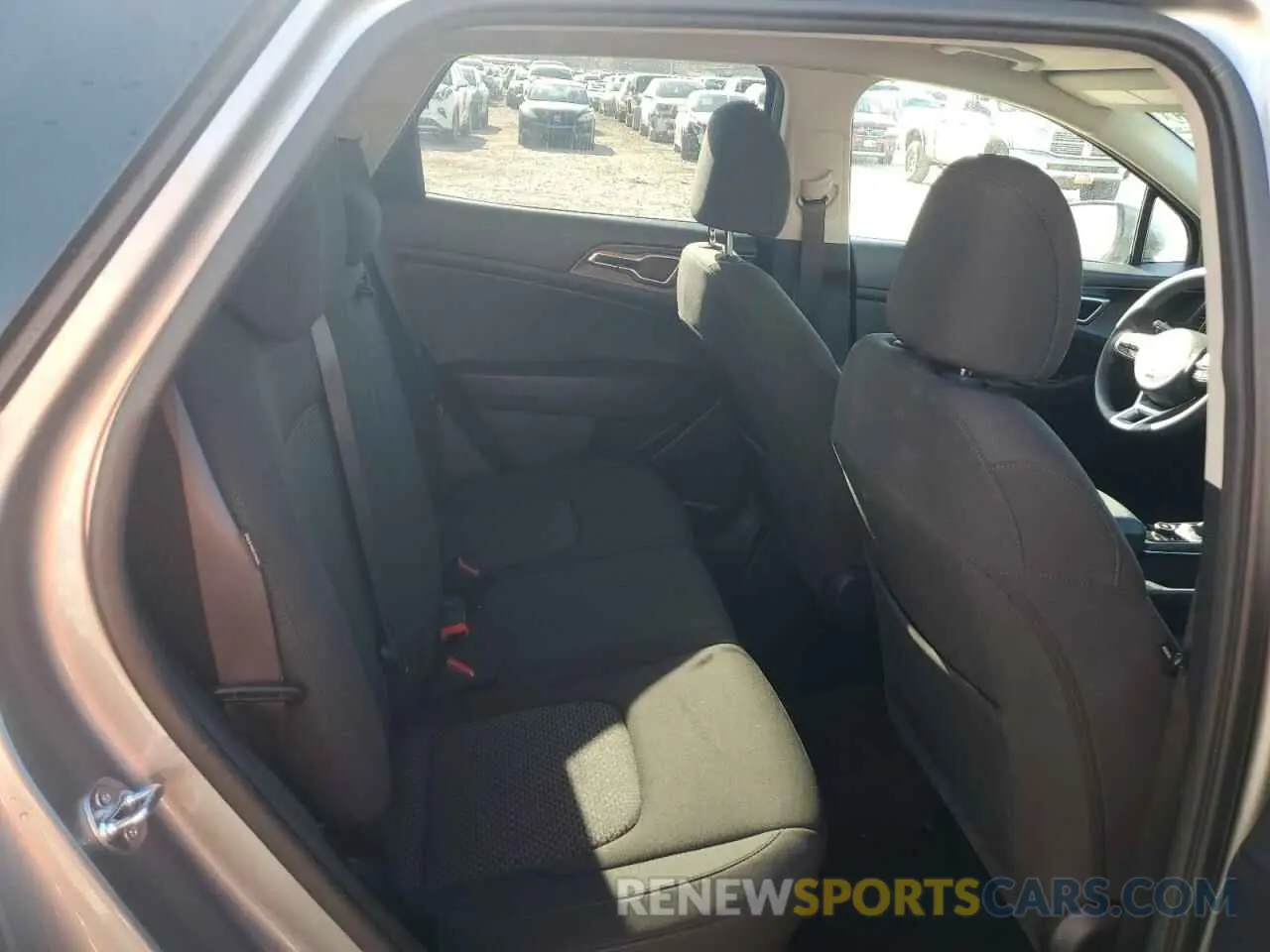 10 Photograph of a damaged car KNDPU3DF2R7281547 KIA SPORTAGE 2024