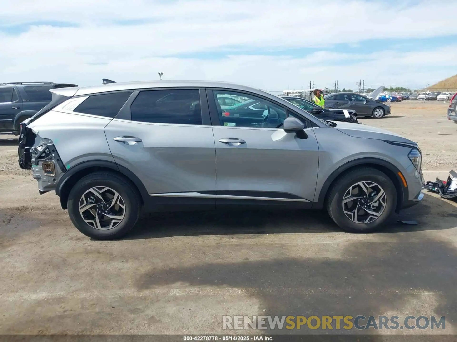 14 Photograph of a damaged car KNDPU3DF2R7316703 KIA SPORTAGE 2024