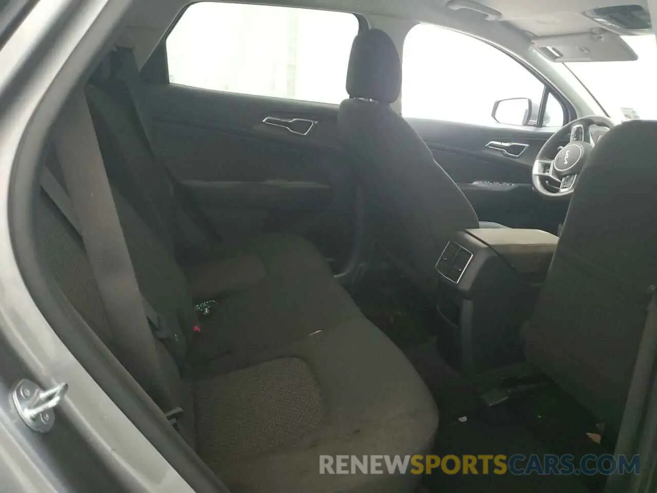 11 Photograph of a damaged car KNDPU3DF3R7215542 KIA SPORTAGE 2024