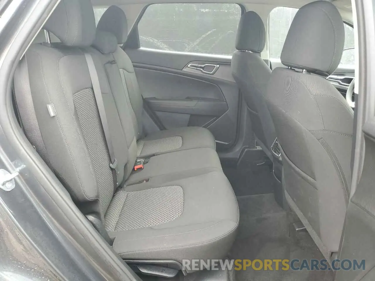 11 Photograph of a damaged car KNDPU3DF4R7283977 KIA SPORTAGE 2024