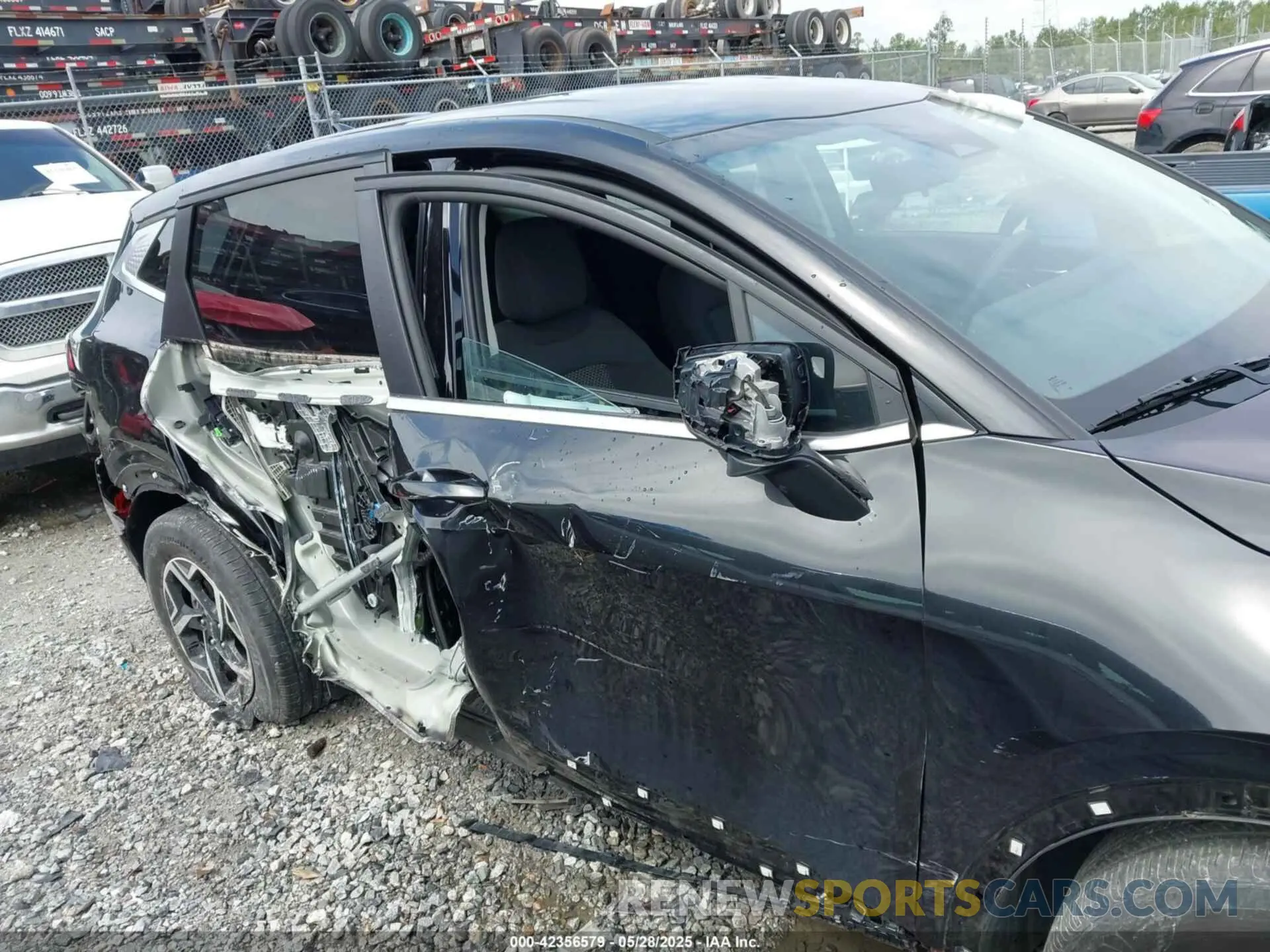 13 Photograph of a damaged car KNDPU3DF5R7217549 KIA SPORTAGE 2024