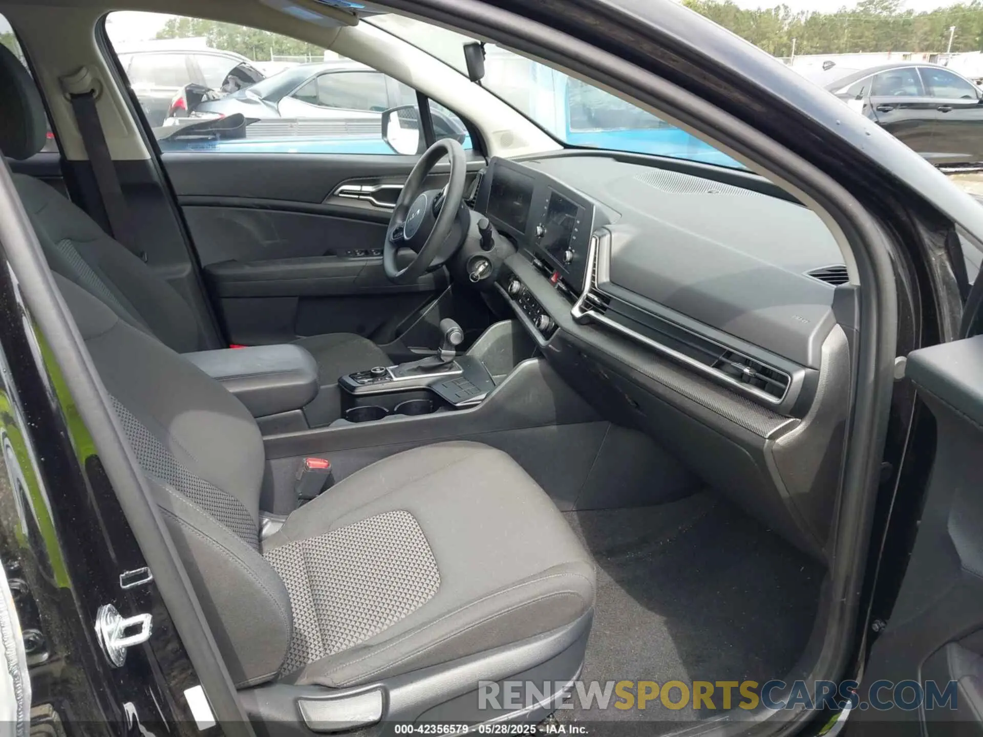 5 Photograph of a damaged car KNDPU3DF5R7217549 KIA SPORTAGE 2024