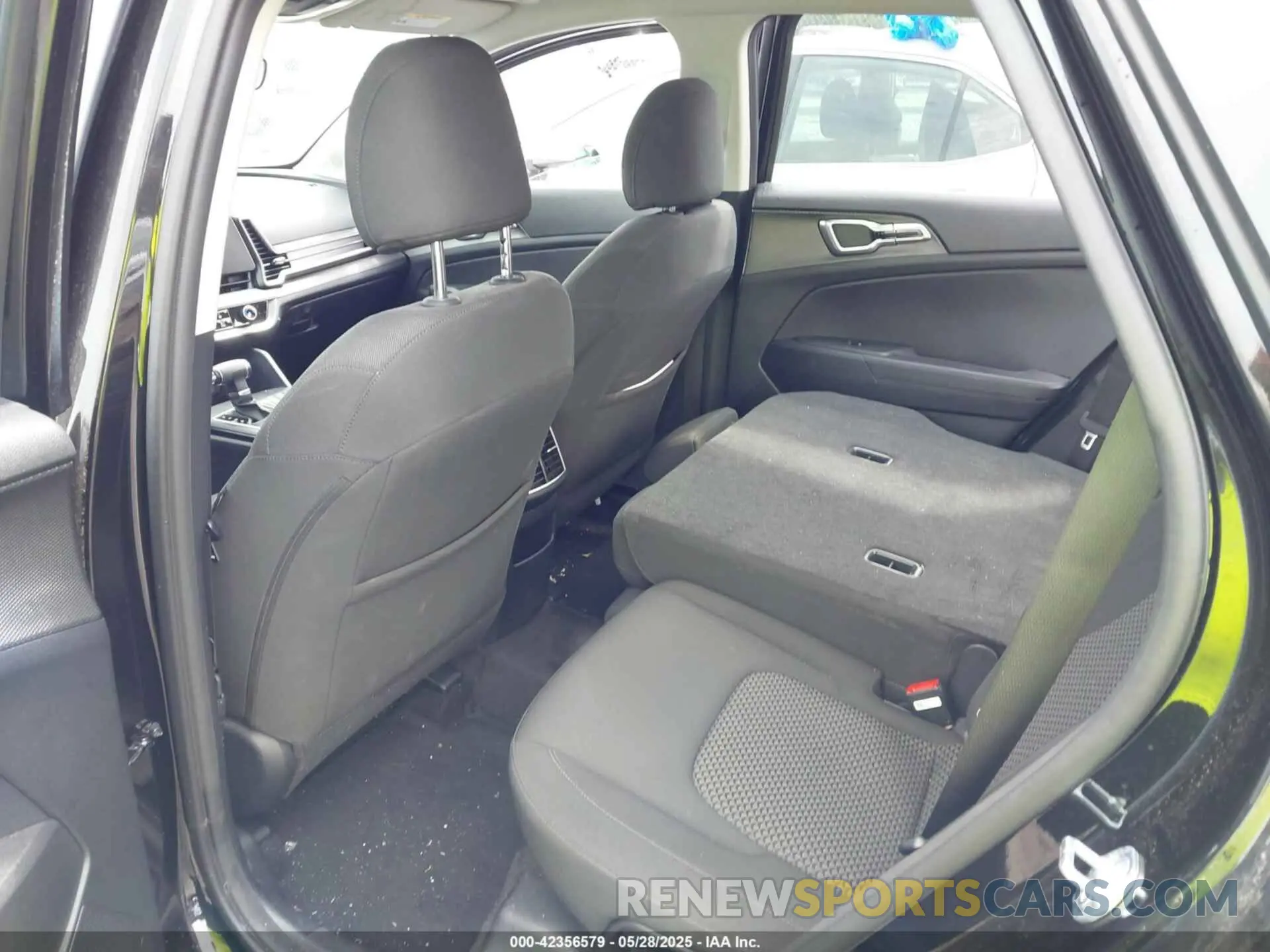 8 Photograph of a damaged car KNDPU3DF5R7217549 KIA SPORTAGE 2024