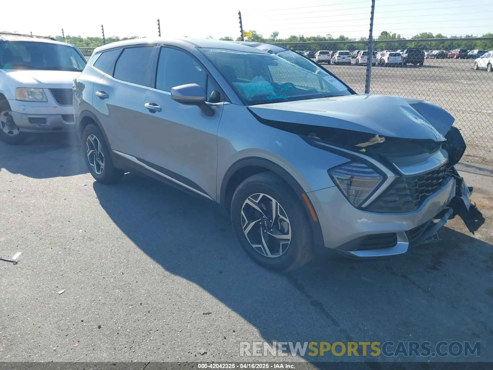 1 Photograph of a damaged car KNDPU3DF5R7219544 KIA SPORTAGE 2024