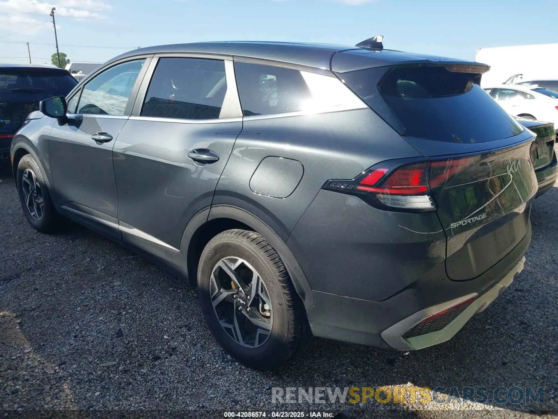 3 Photograph of a damaged car KNDPU3DF5R7263401 KIA SPORTAGE 2024