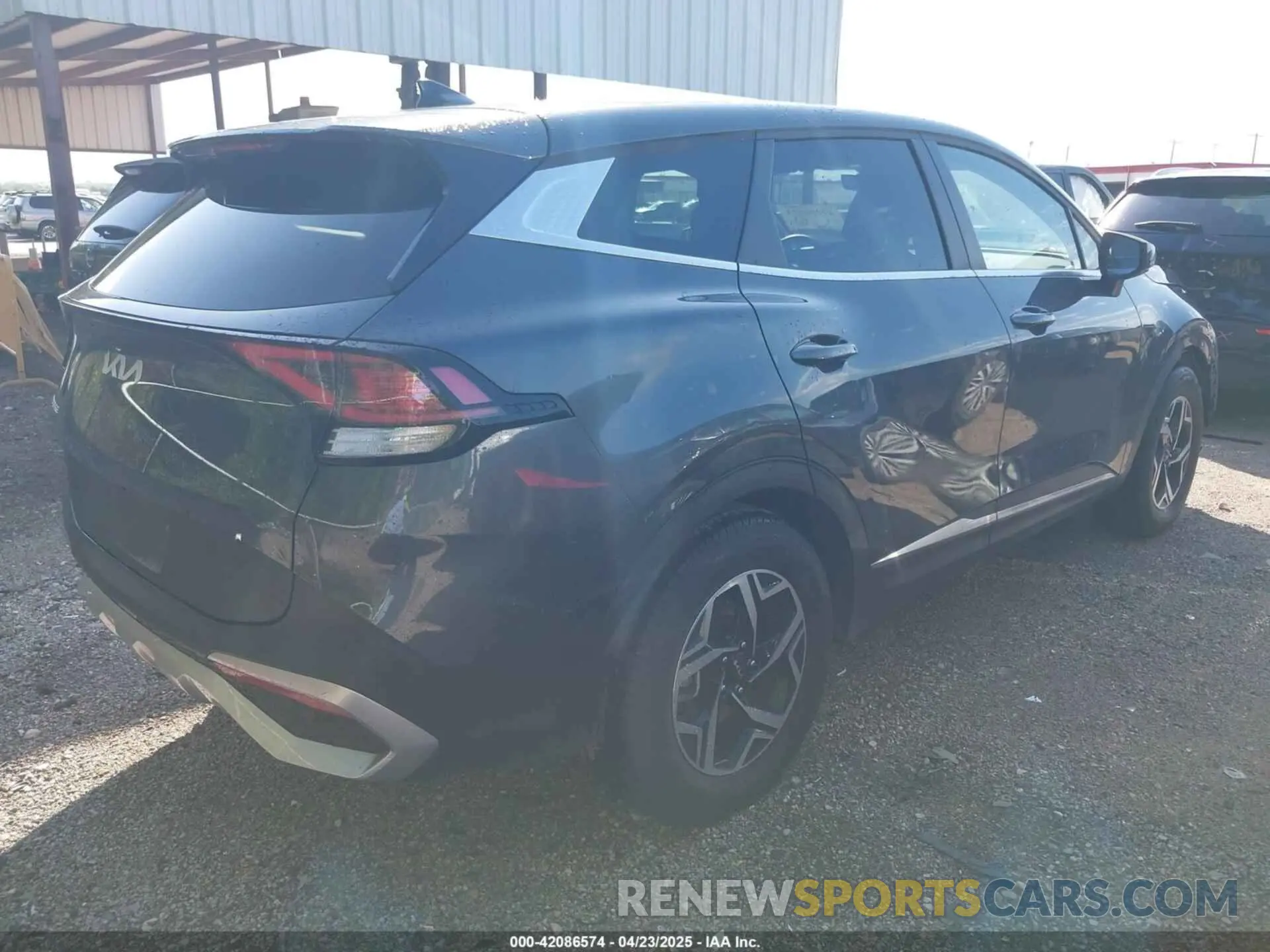 4 Photograph of a damaged car KNDPU3DF5R7263401 KIA SPORTAGE 2024