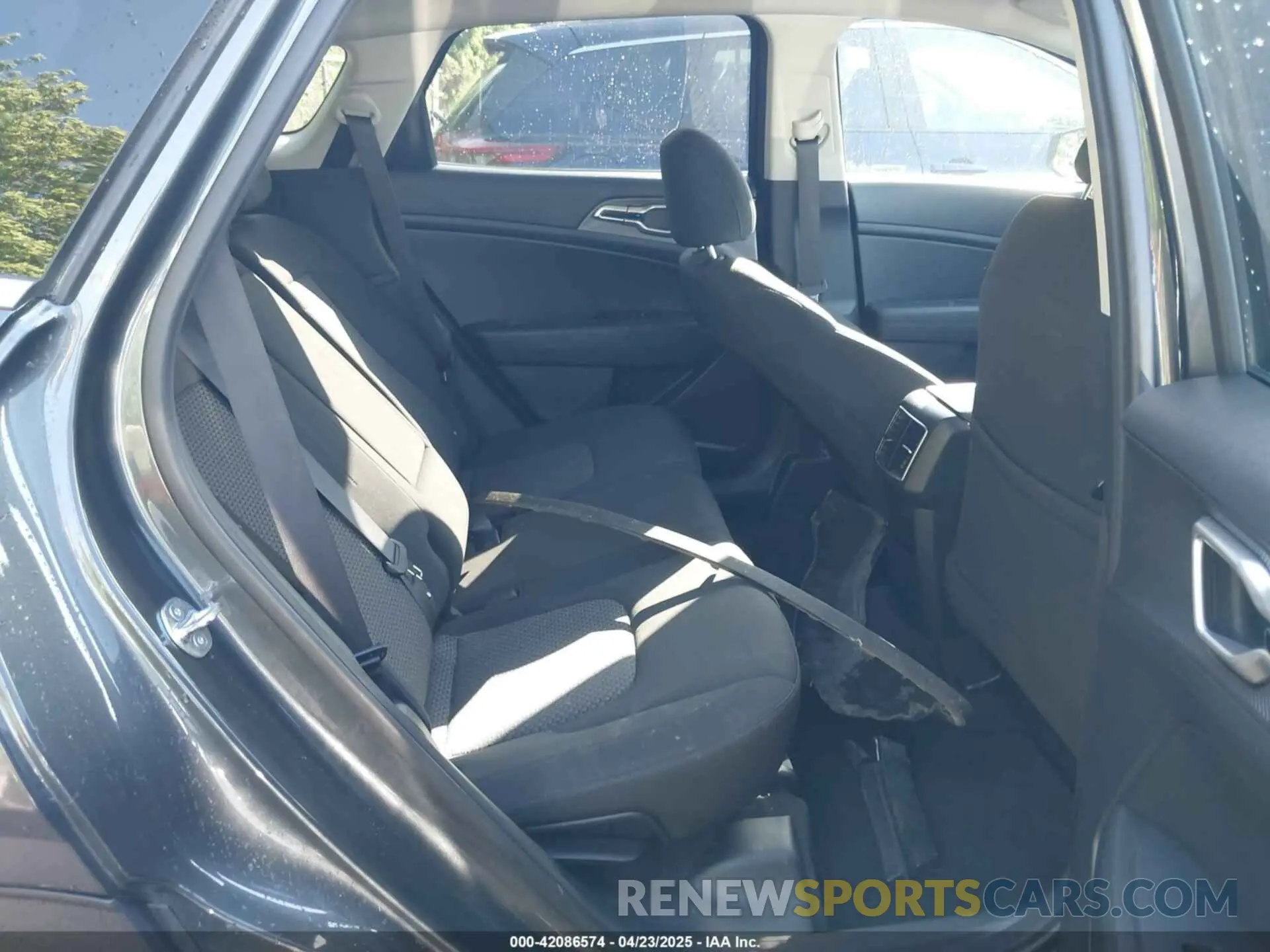 8 Photograph of a damaged car KNDPU3DF5R7263401 KIA SPORTAGE 2024