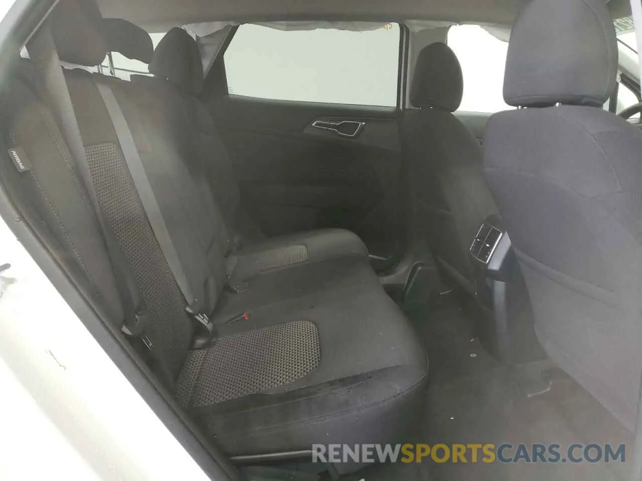 11 Photograph of a damaged car KNDPU3DF7R7263514 KIA SPORTAGE 2024