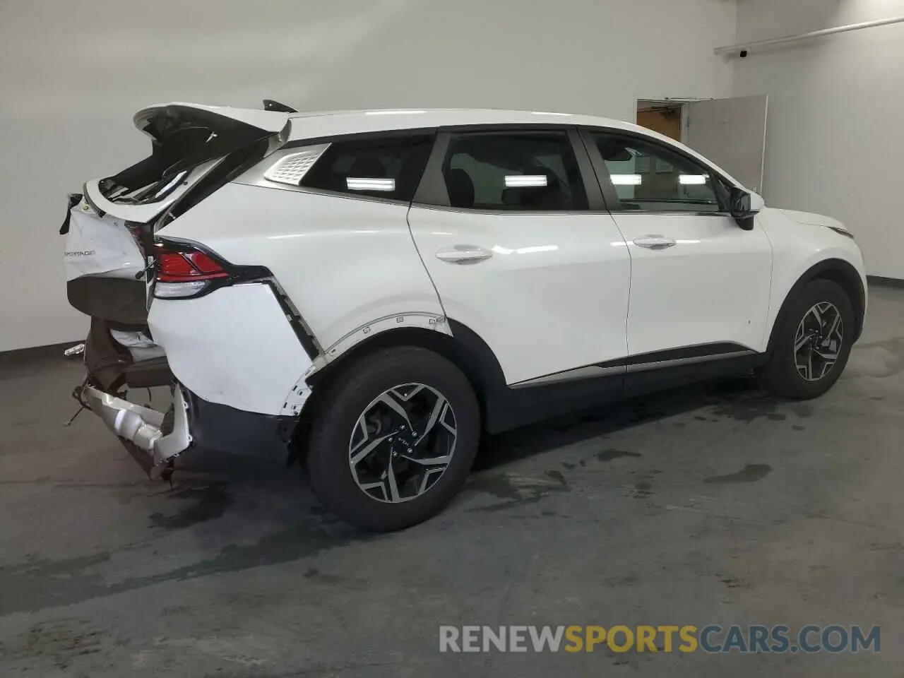 3 Photograph of a damaged car KNDPU3DF7R7263514 KIA SPORTAGE 2024
