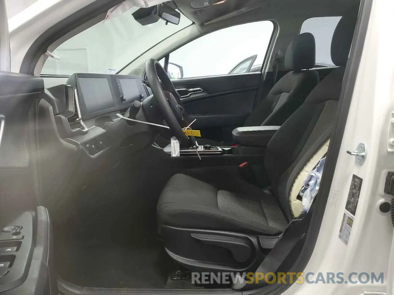 7 Photograph of a damaged car KNDPU3DF7R7263514 KIA SPORTAGE 2024