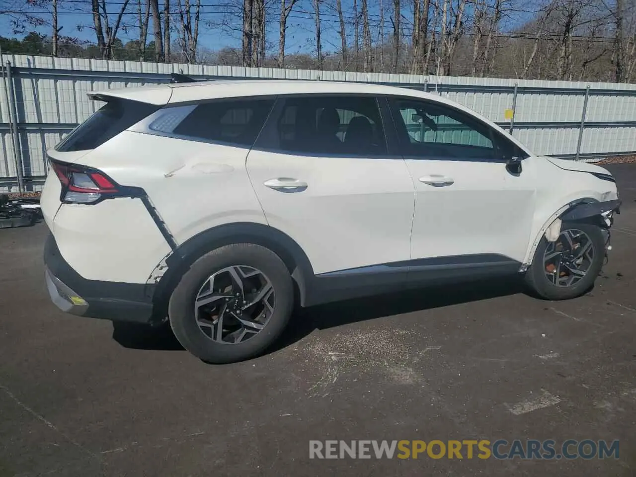 3 Photograph of a damaged car KNDPU3DF7R7269555 KIA SPORTAGE 2024