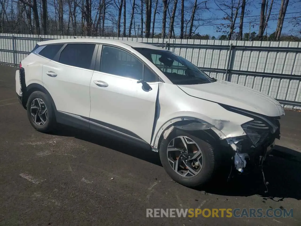 4 Photograph of a damaged car KNDPU3DF7R7269555 KIA SPORTAGE 2024