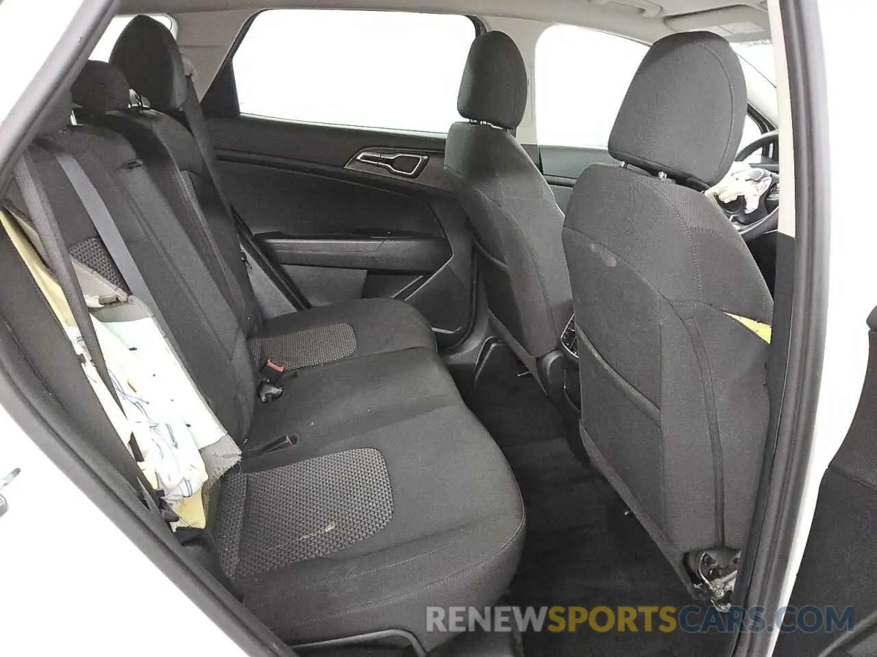 11 Photograph of a damaged car KNDPU3DF7R7294861 KIA SPORTAGE 2024