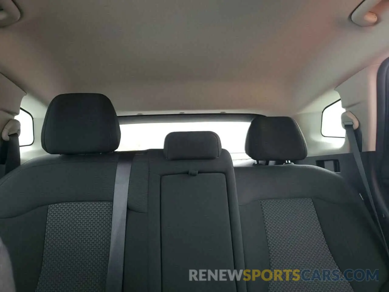 10 Photograph of a damaged car KNDPU3DF8R7269709 KIA SPORTAGE 2024