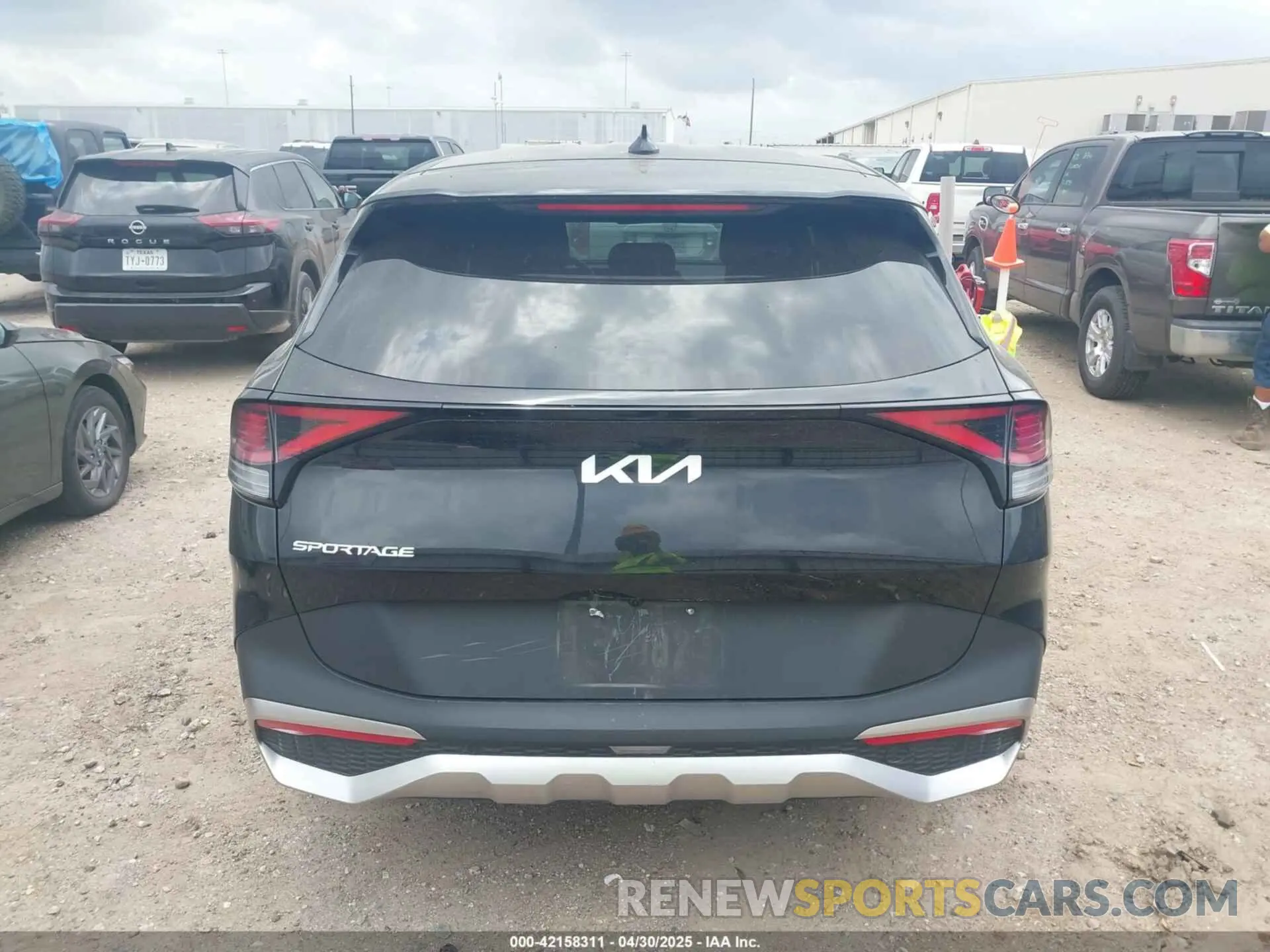 17 Photograph of a damaged car KNDPU3DFXR7285359 KIA SPORTAGE 2024