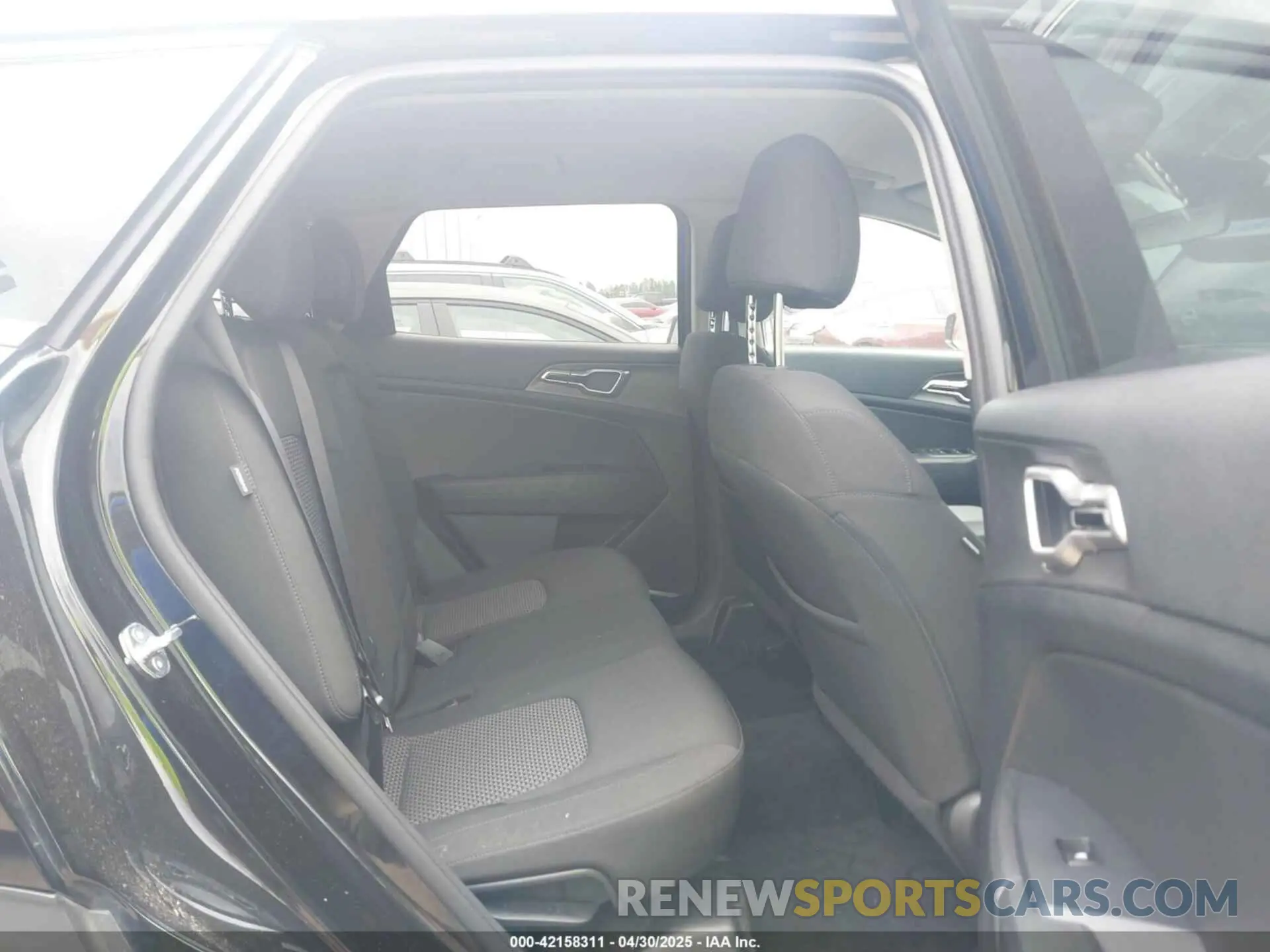 8 Photograph of a damaged car KNDPU3DFXR7285359 KIA SPORTAGE 2024