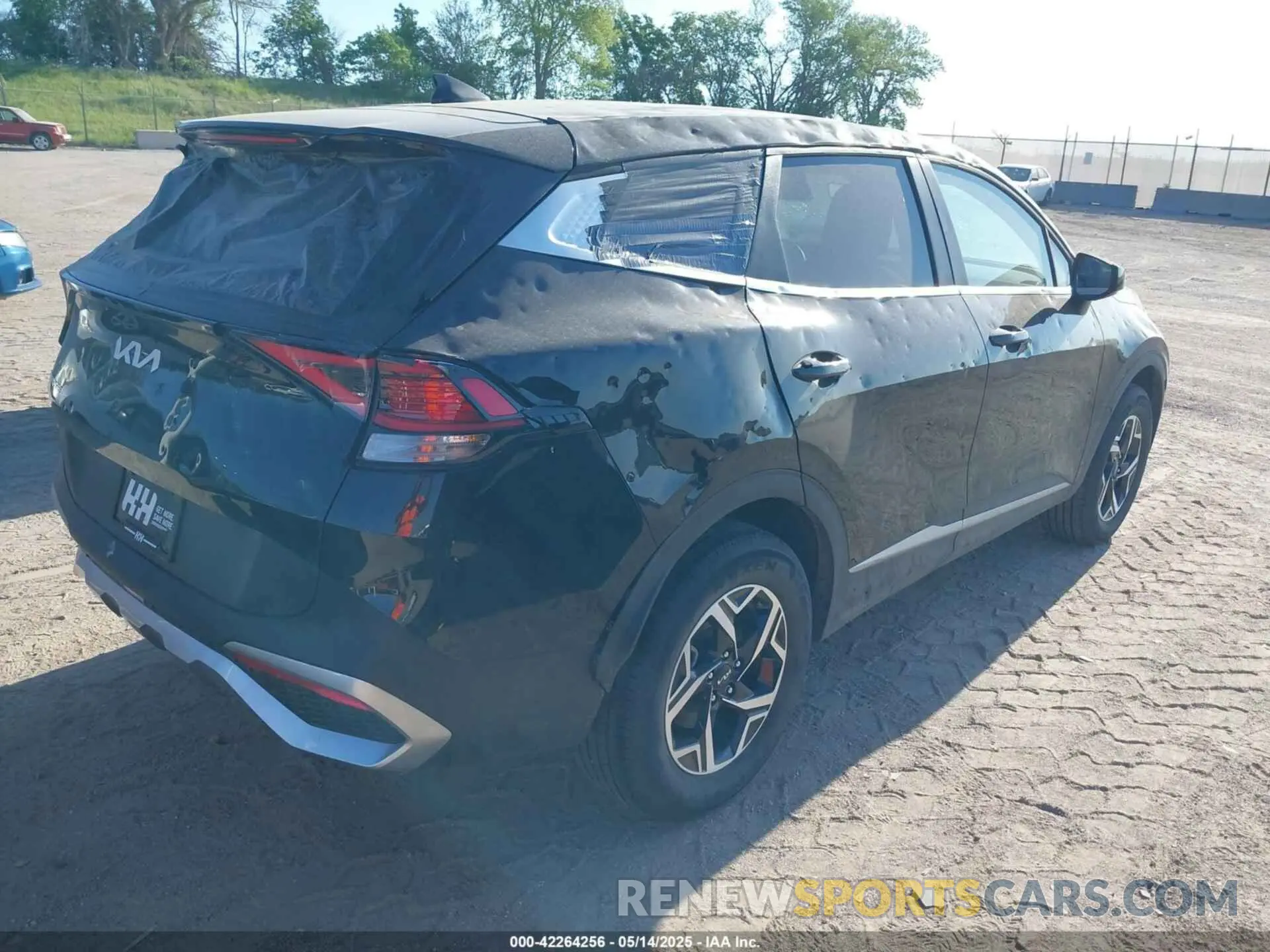 4 Photograph of a damaged car KNDPUCDF1R7241167 KIA SPORTAGE 2024