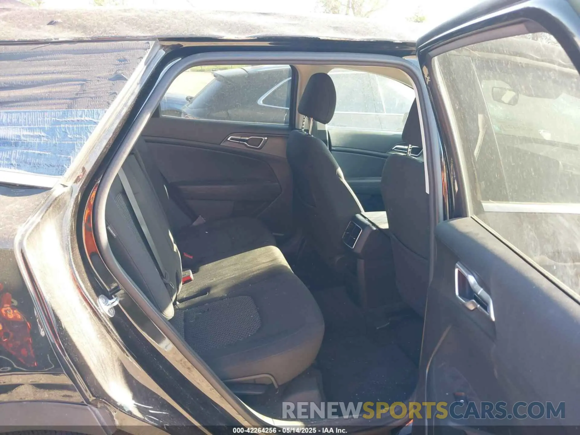 8 Photograph of a damaged car KNDPUCDF1R7241167 KIA SPORTAGE 2024
