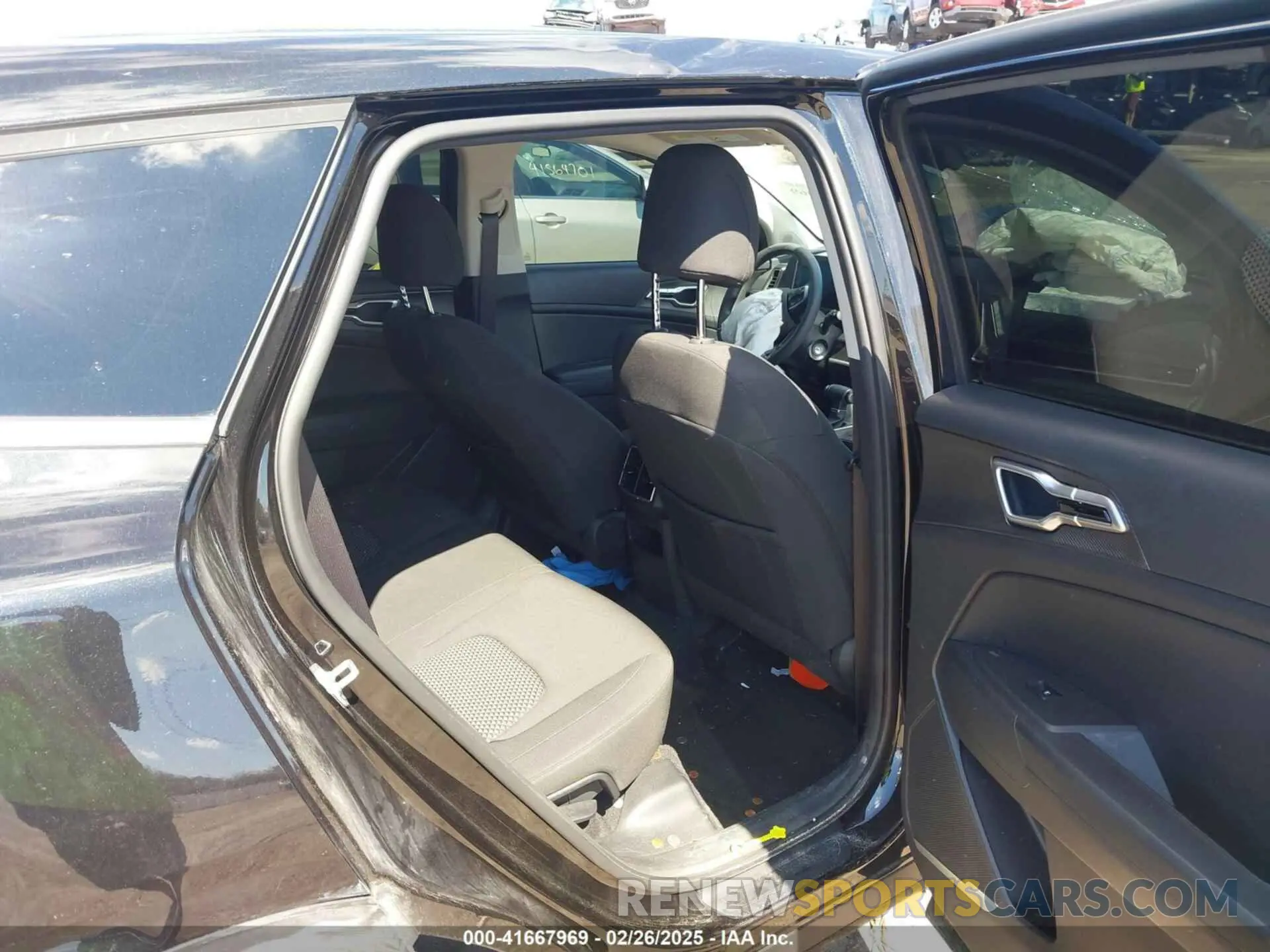 8 Photograph of a damaged car KNDPUCDF4R7238196 KIA SPORTAGE 2024