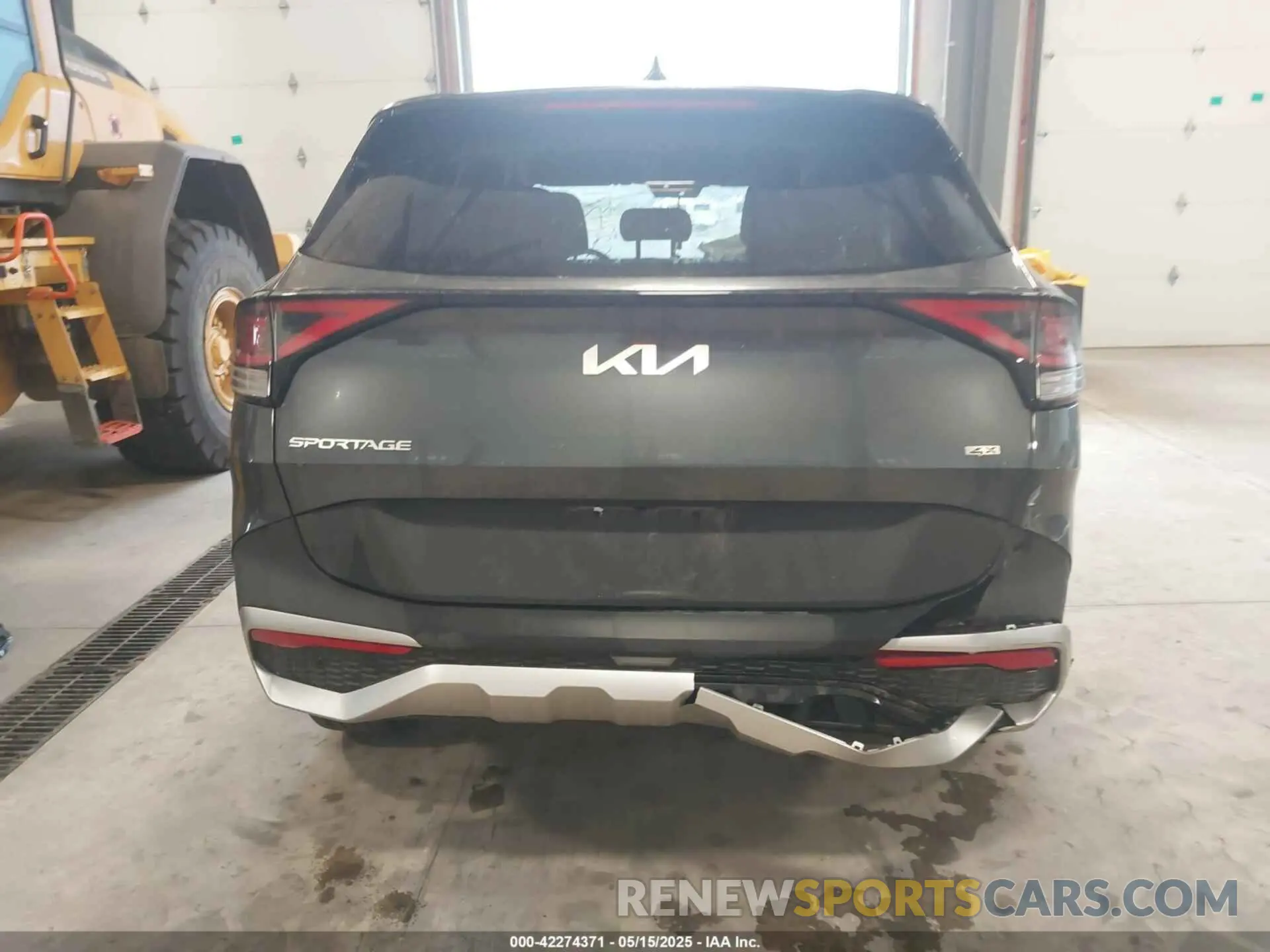 15 Photograph of a damaged car KNDPUCDF4R7296180 KIA SPORTAGE 2024