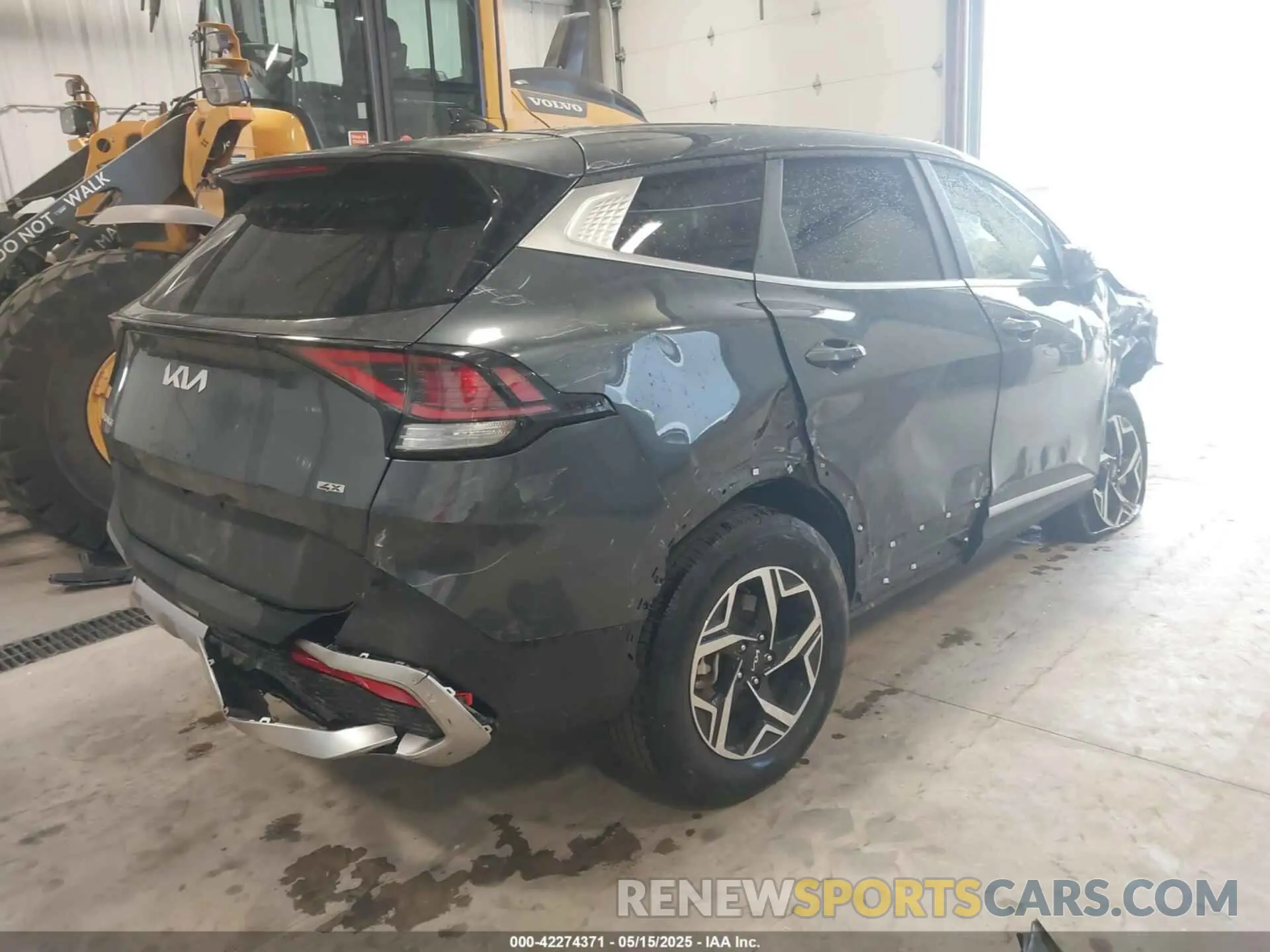 4 Photograph of a damaged car KNDPUCDF4R7296180 KIA SPORTAGE 2024