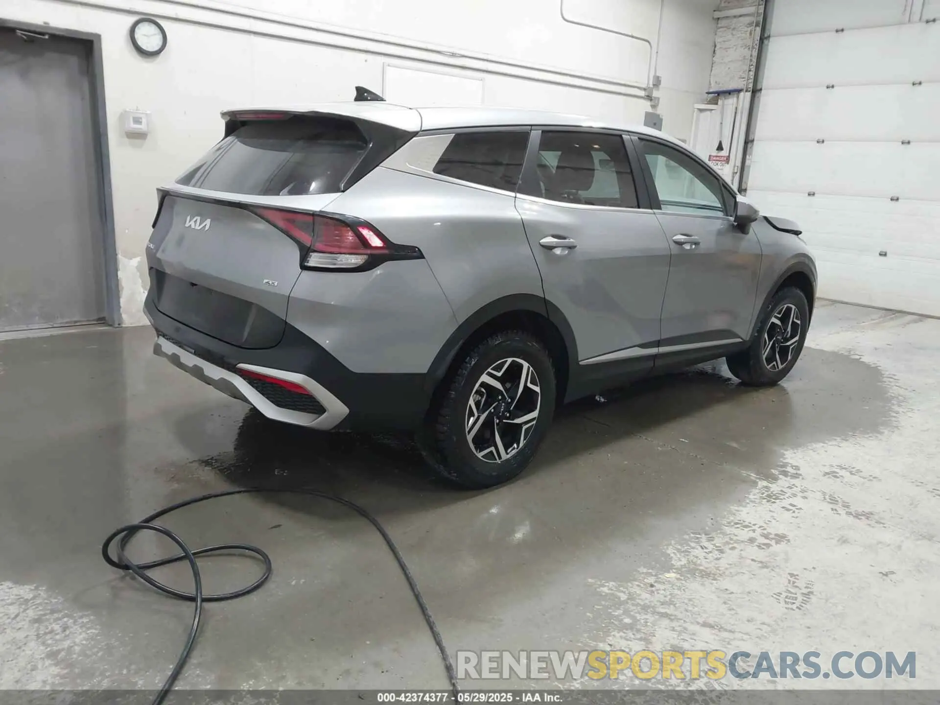 4 Photograph of a damaged car KNDPUCDF6R7283348 KIA SPORTAGE 2024