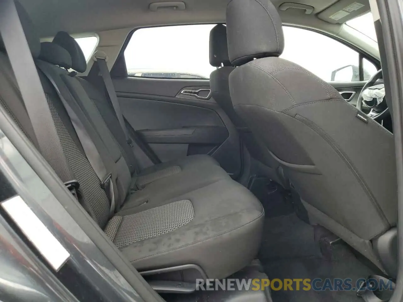 11 Photograph of a damaged car KNDPUCDF7R7237401 KIA SPORTAGE 2024